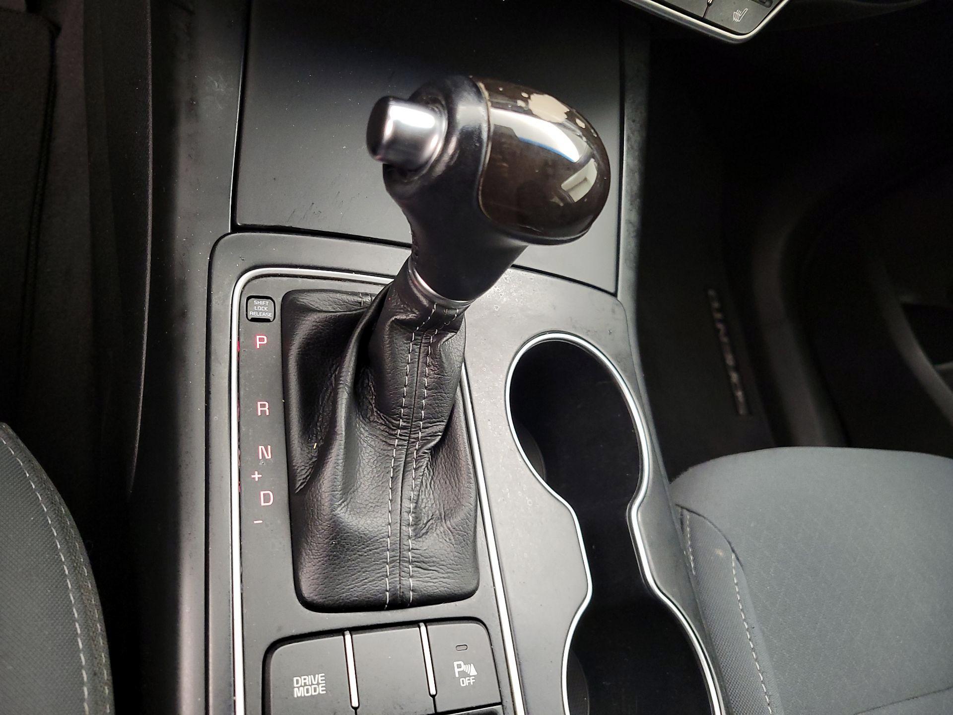 Thumbnail: 2016 Kia Sorento - 17