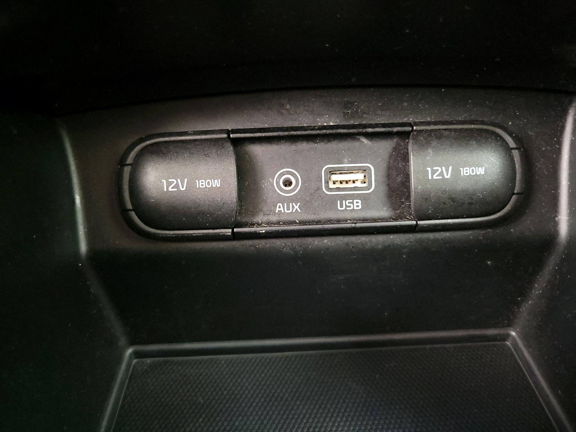 Thumbnail: 2016 Kia Sorento - 18