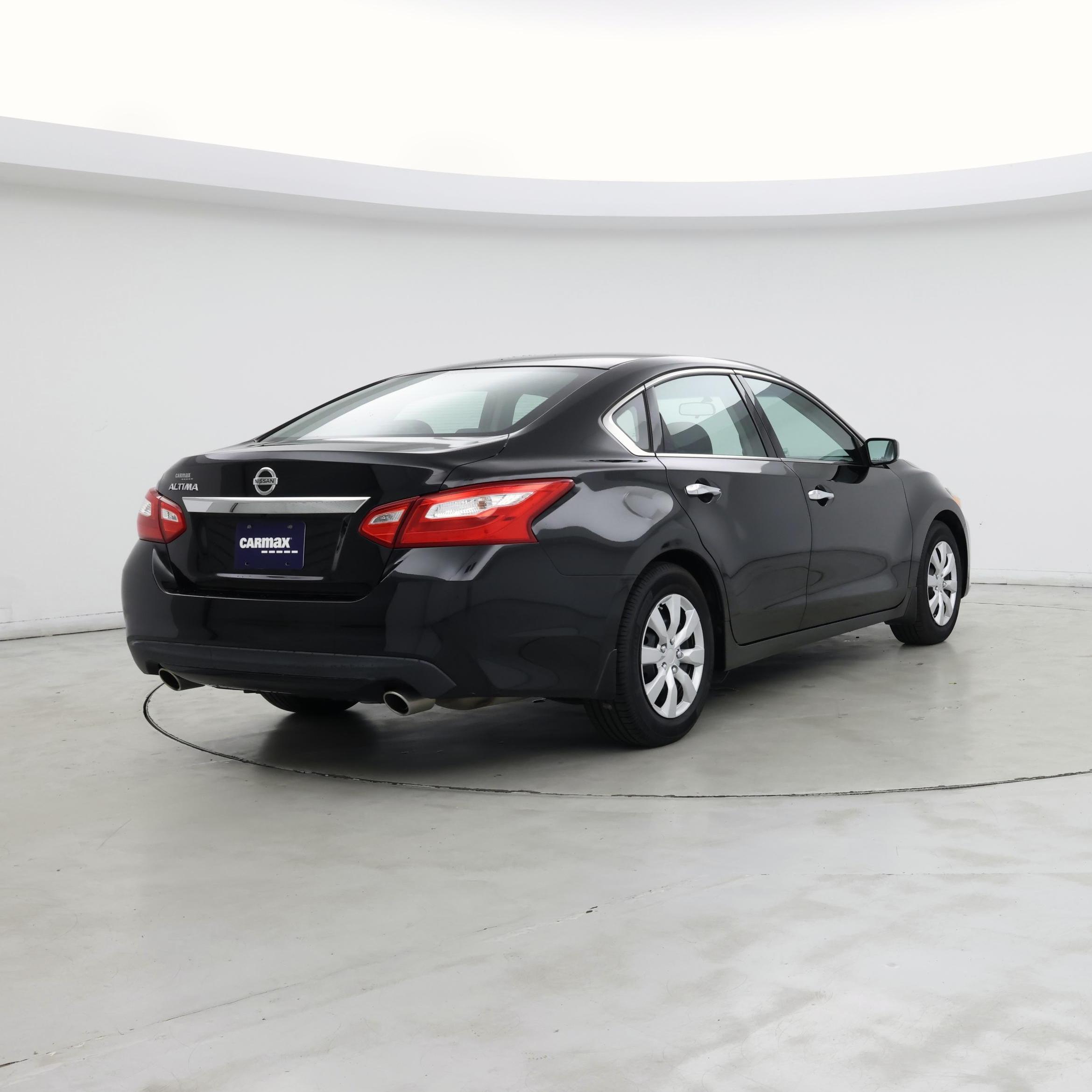 Thumbnail: 2017 Nissan Altima - 8