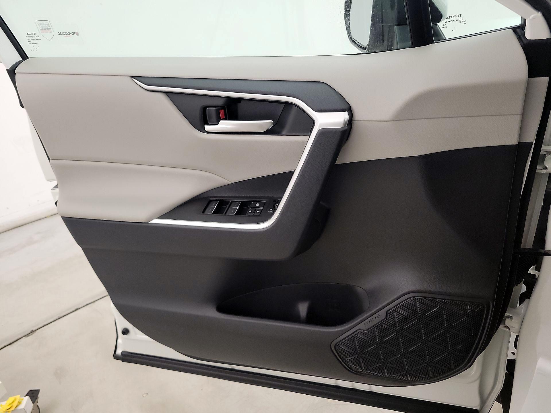 Thumbnail: 2025 Toyota RAV4 - 12