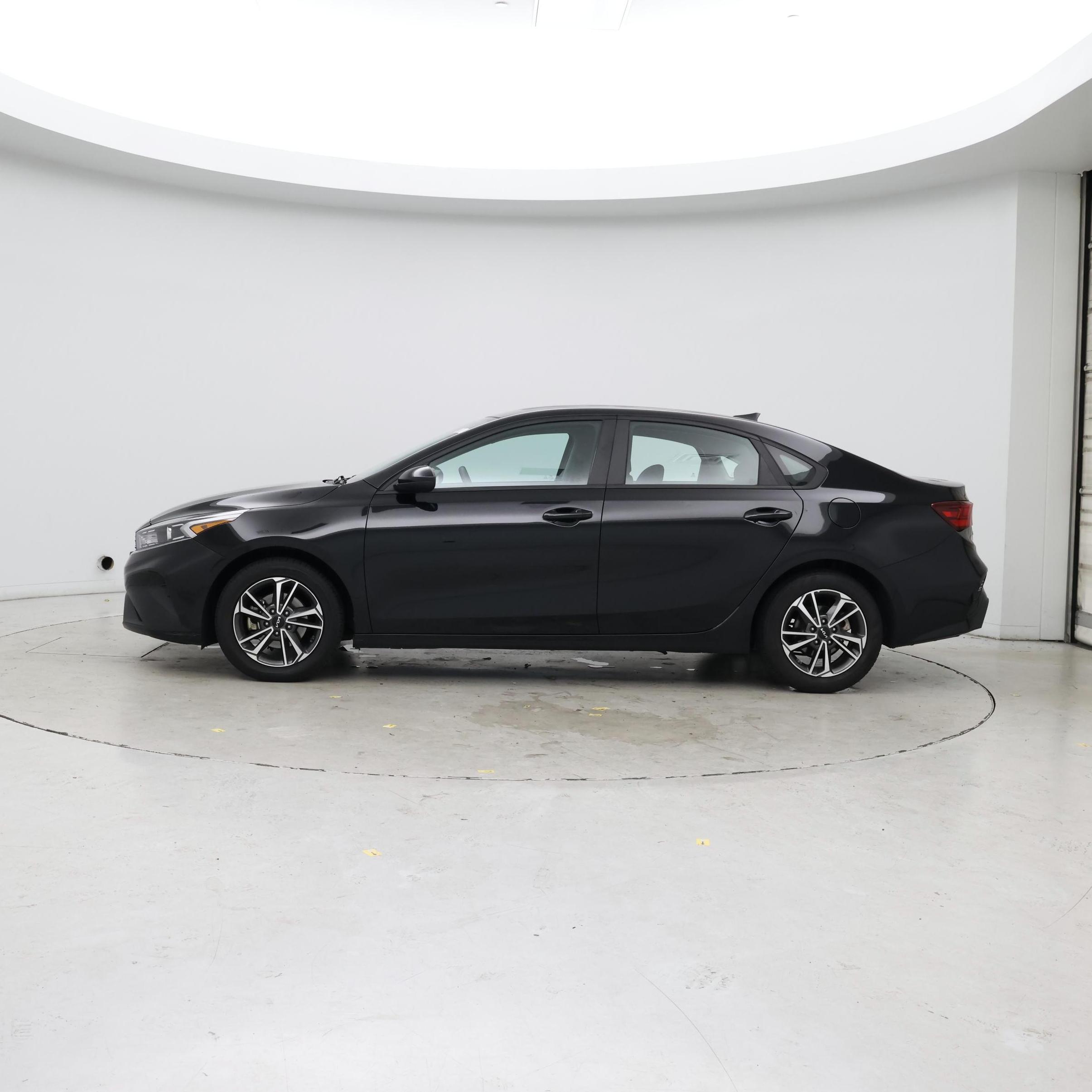 Thumbnail: 2023 Kia Forte - 3