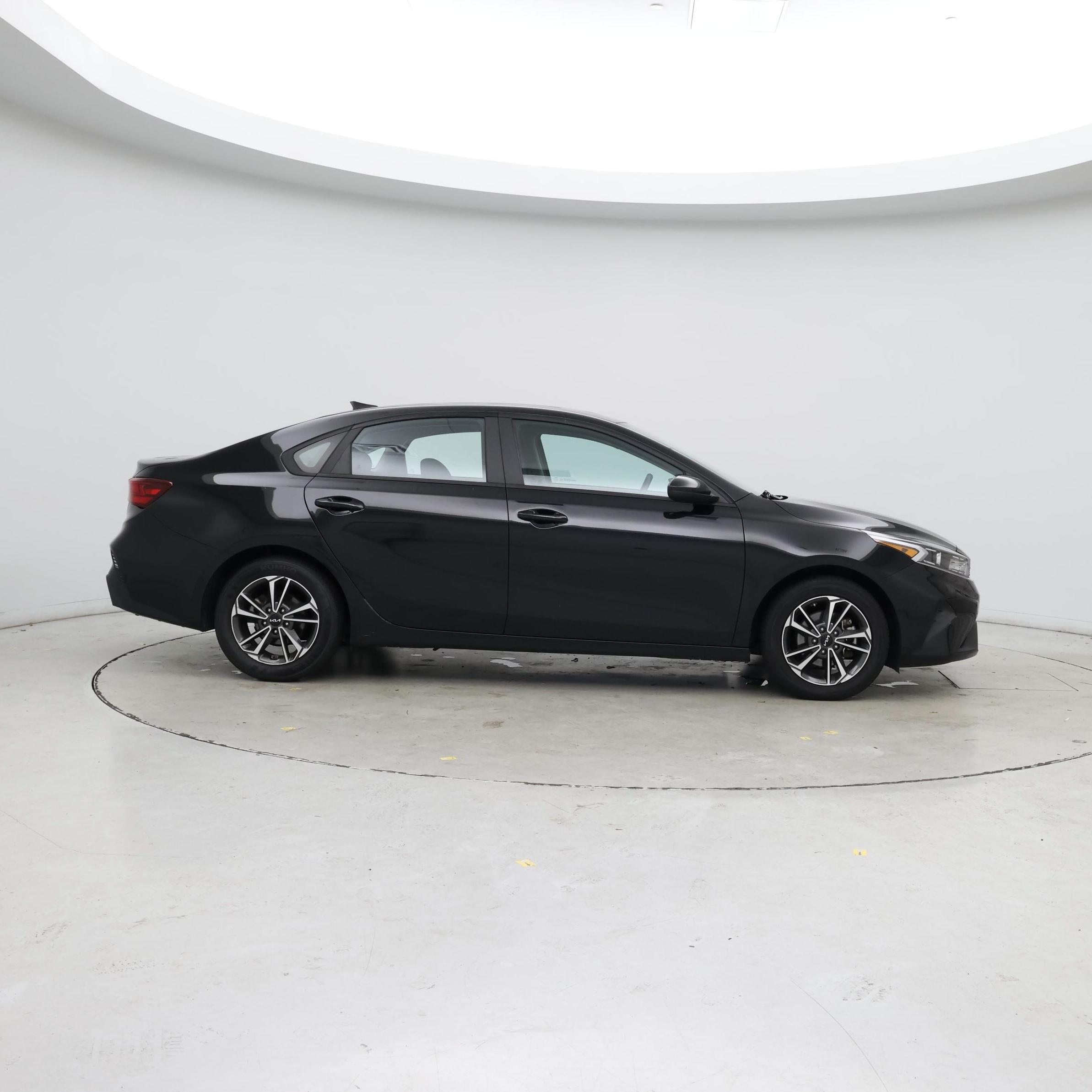 Thumbnail: 2023 Kia Forte - 7