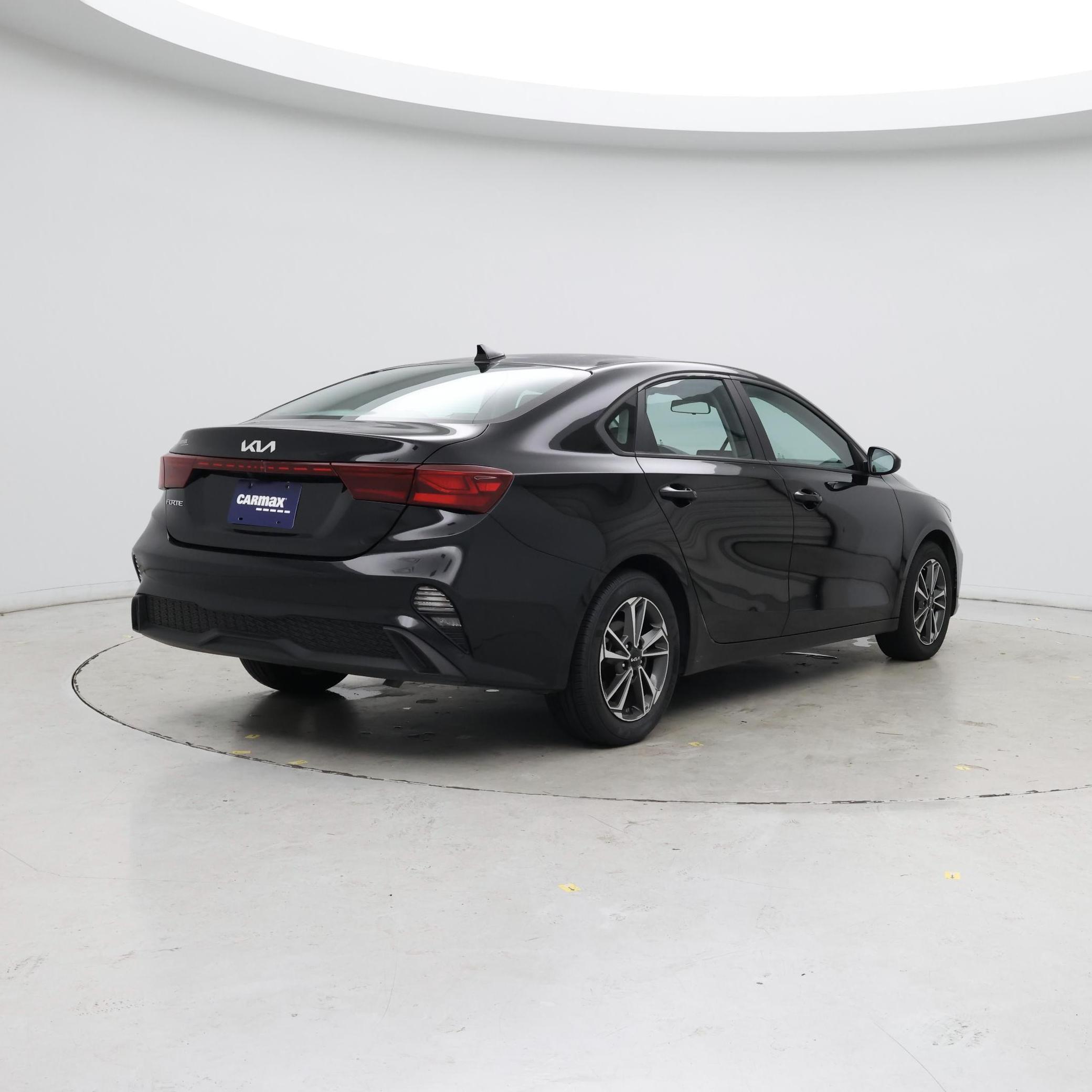 Thumbnail: 2023 Kia Forte - 8