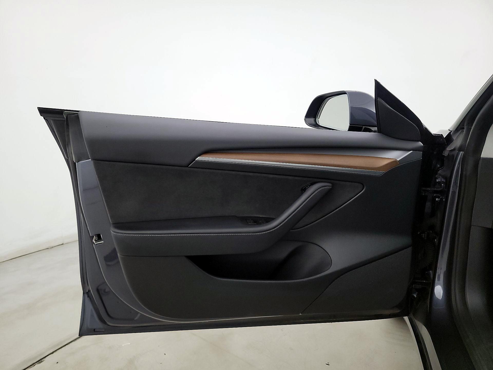 Thumbnail: 2023 Tesla Model 3 - 12