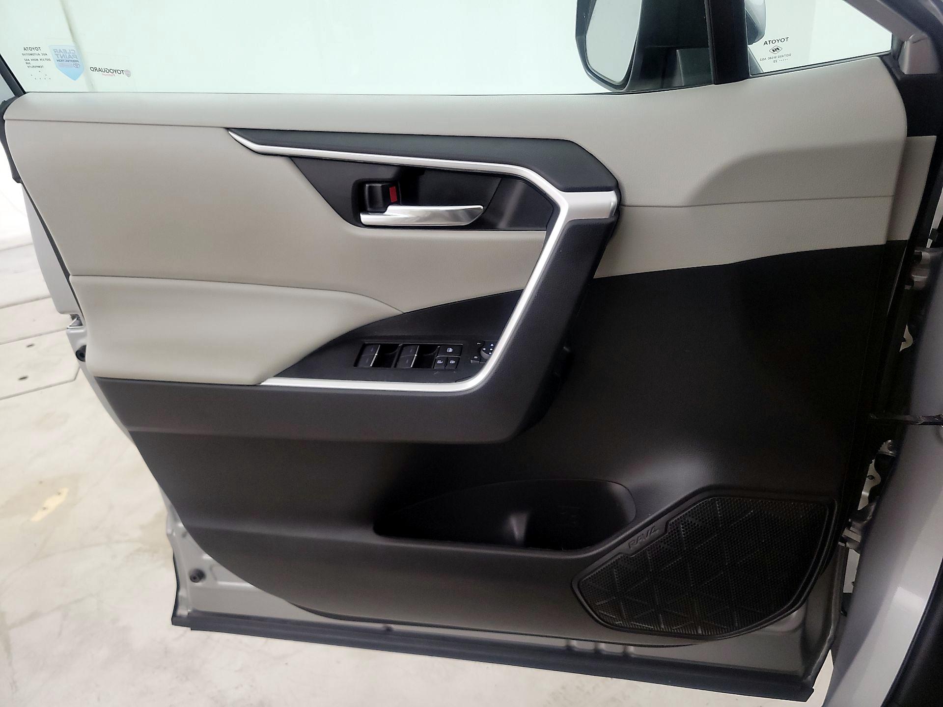 Thumbnail: 2022 Toyota RAV4 - 10