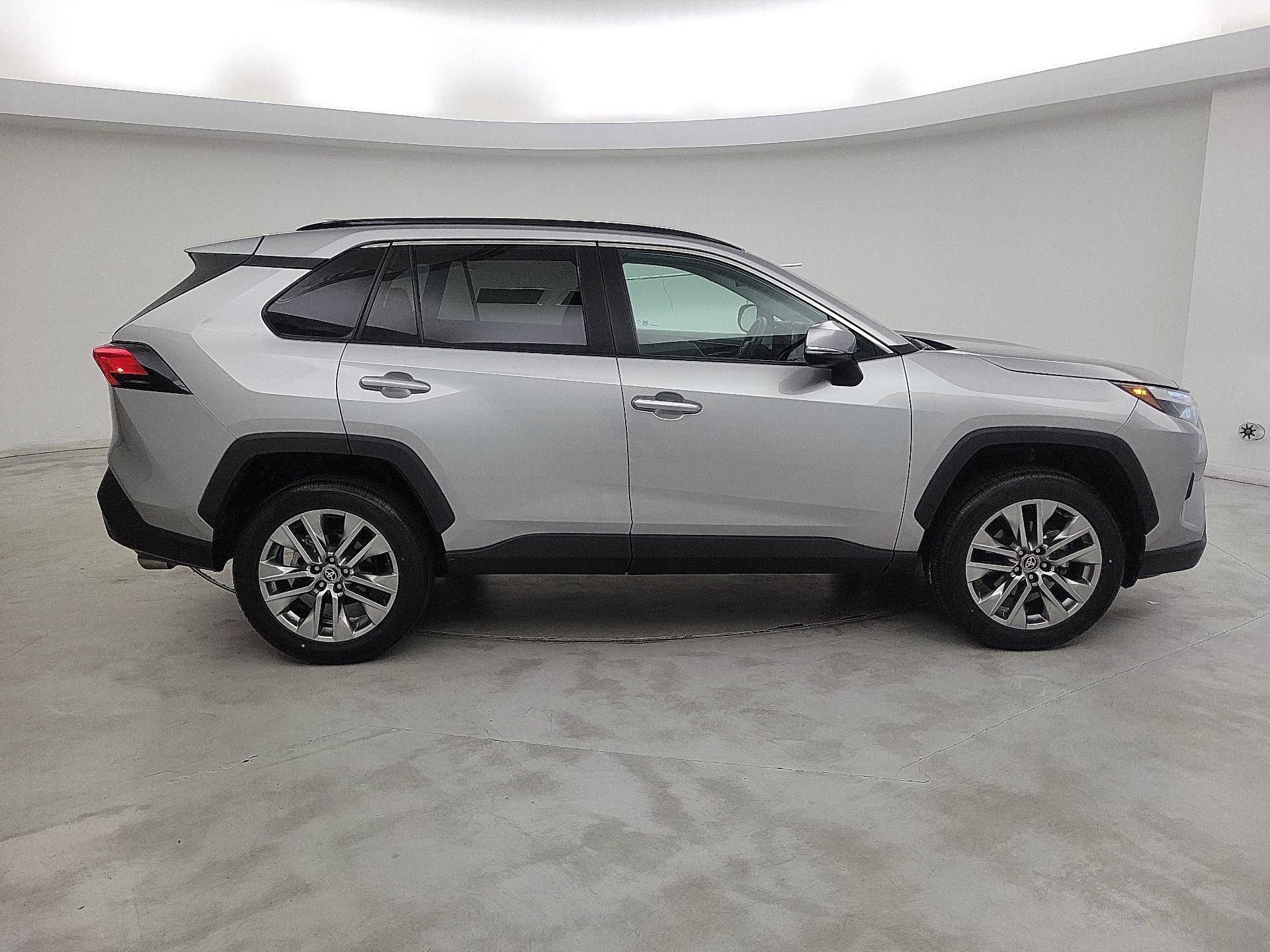 Thumbnail: 2022 Toyota RAV4 - 4