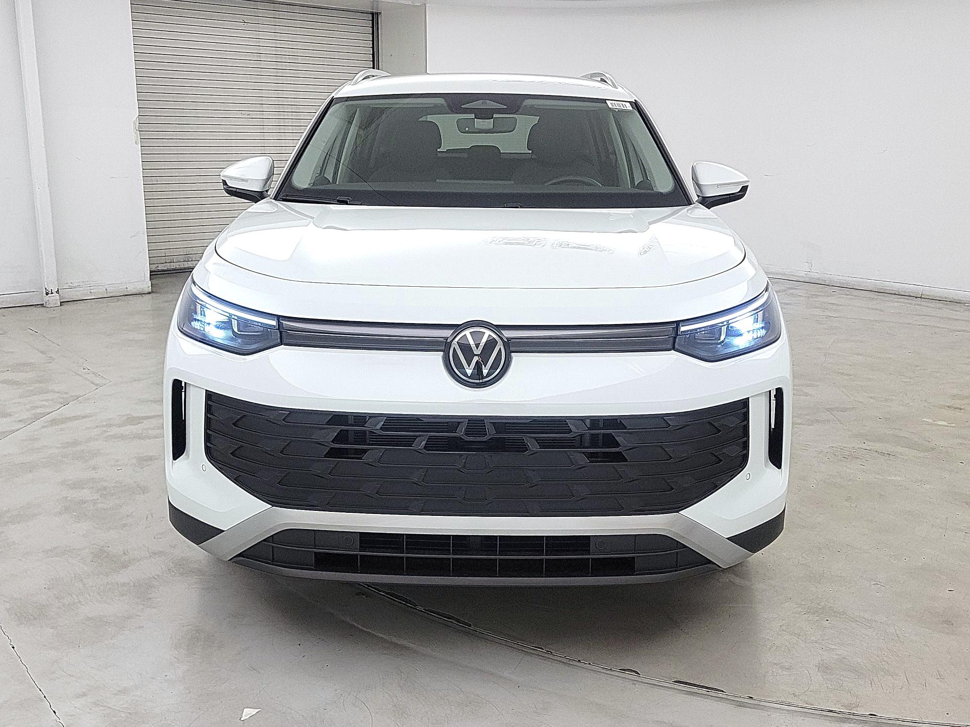 Thumbnail: 2025 Volkswagen Tiguan - 2
