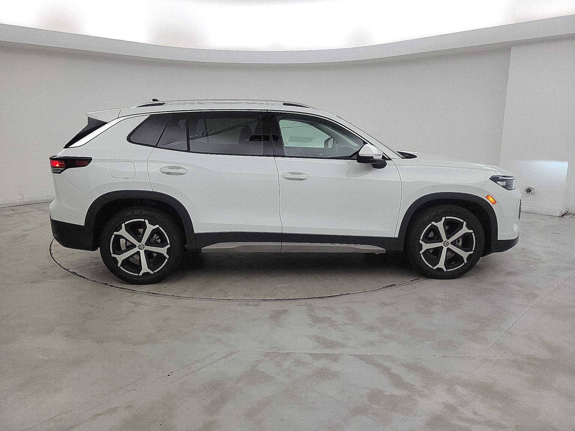 Thumbnail: 2025 Volkswagen Tiguan - 4