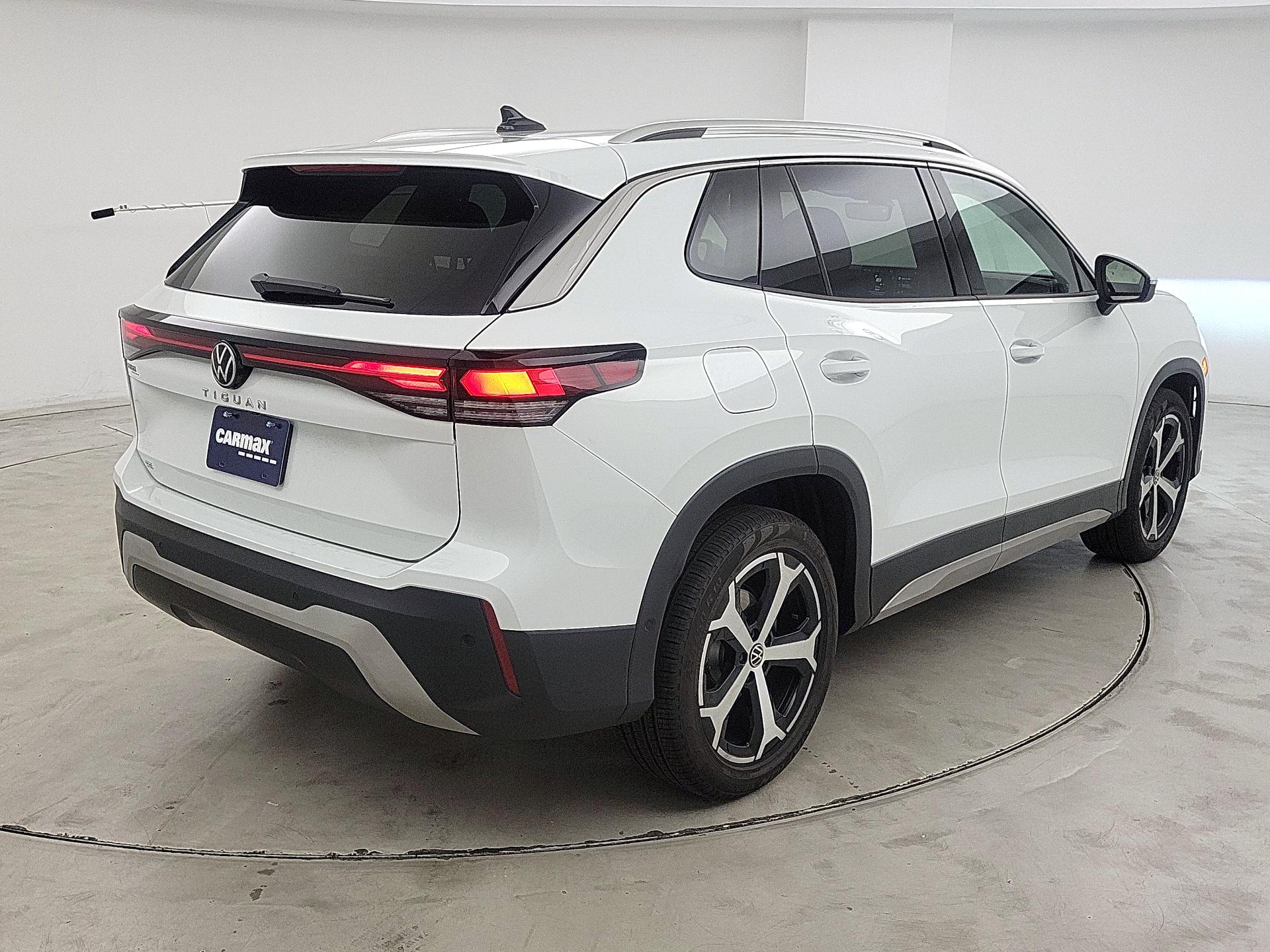 Thumbnail: 2025 Volkswagen Tiguan - 5