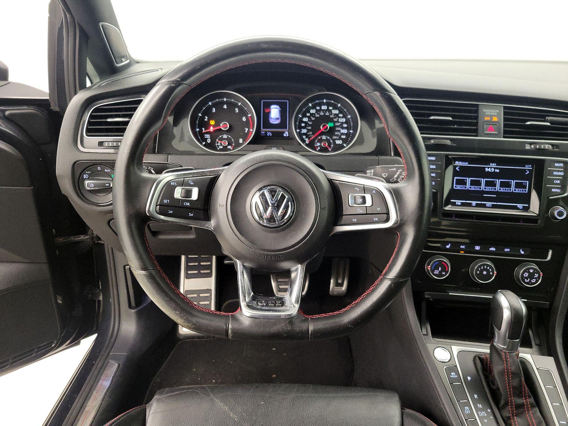 Thumbnail: 2015 Volkswagen Golf - 10
