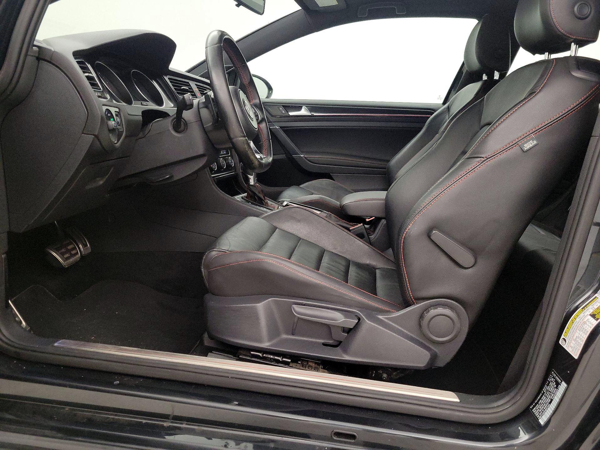 Thumbnail: 2015 Volkswagen Golf - 11