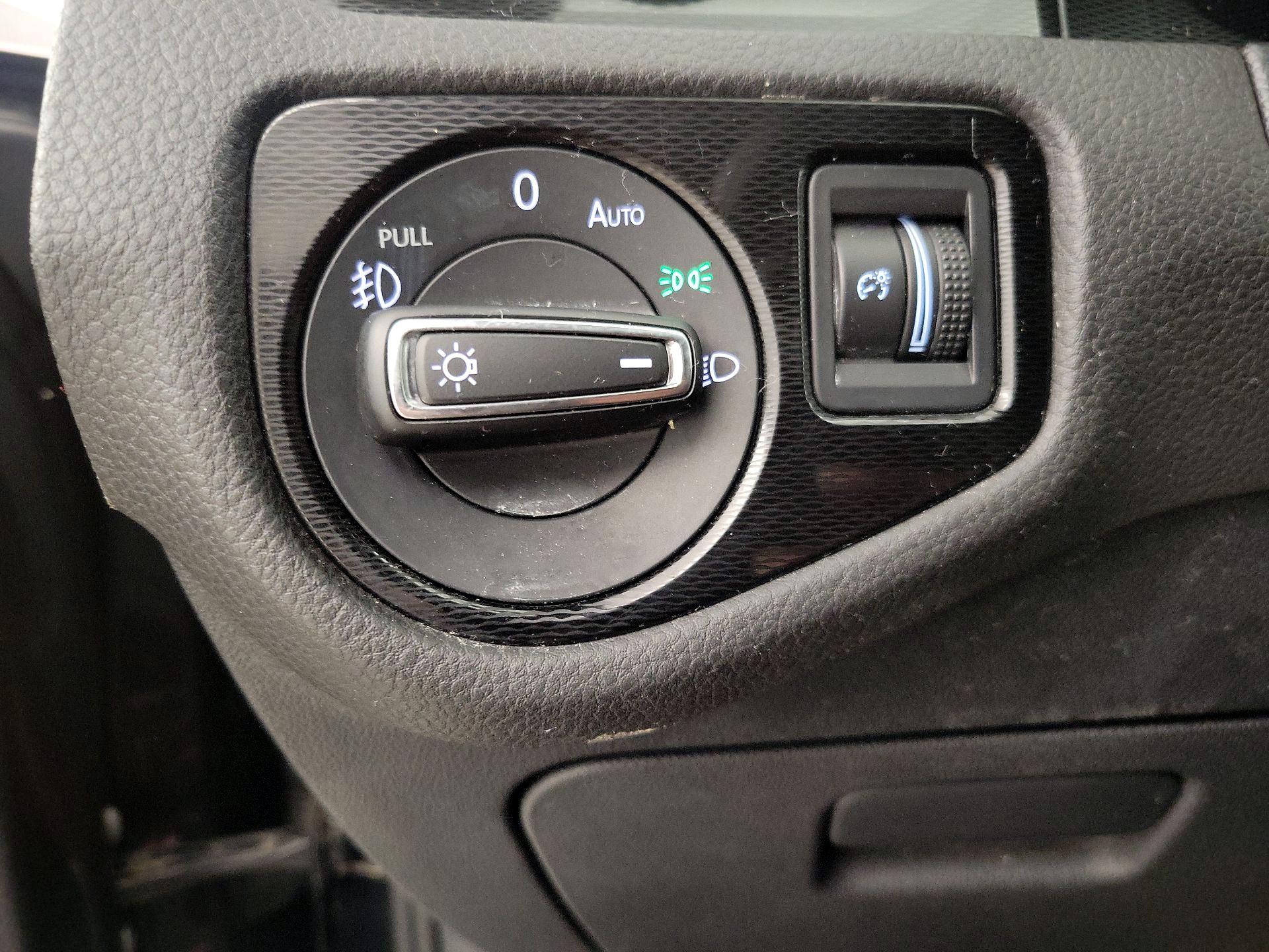 Thumbnail: 2015 Volkswagen Golf - 13