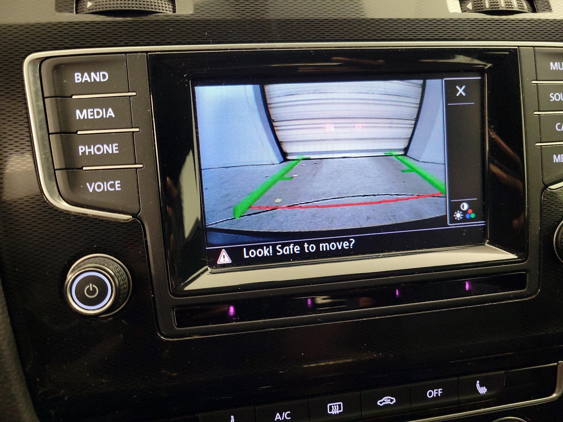 Thumbnail: 2015 Volkswagen Golf - 14