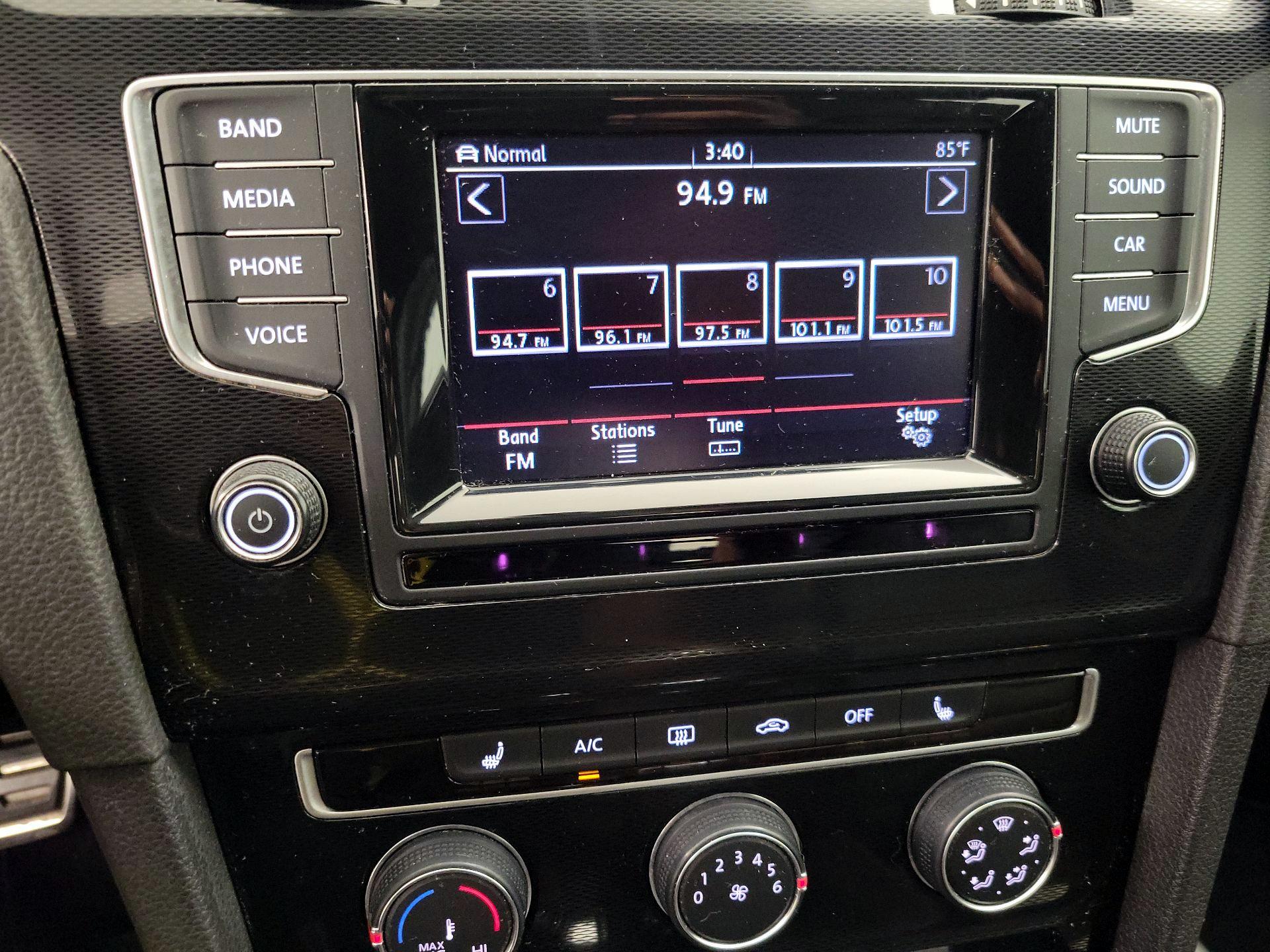 Thumbnail: 2015 Volkswagen Golf - 15