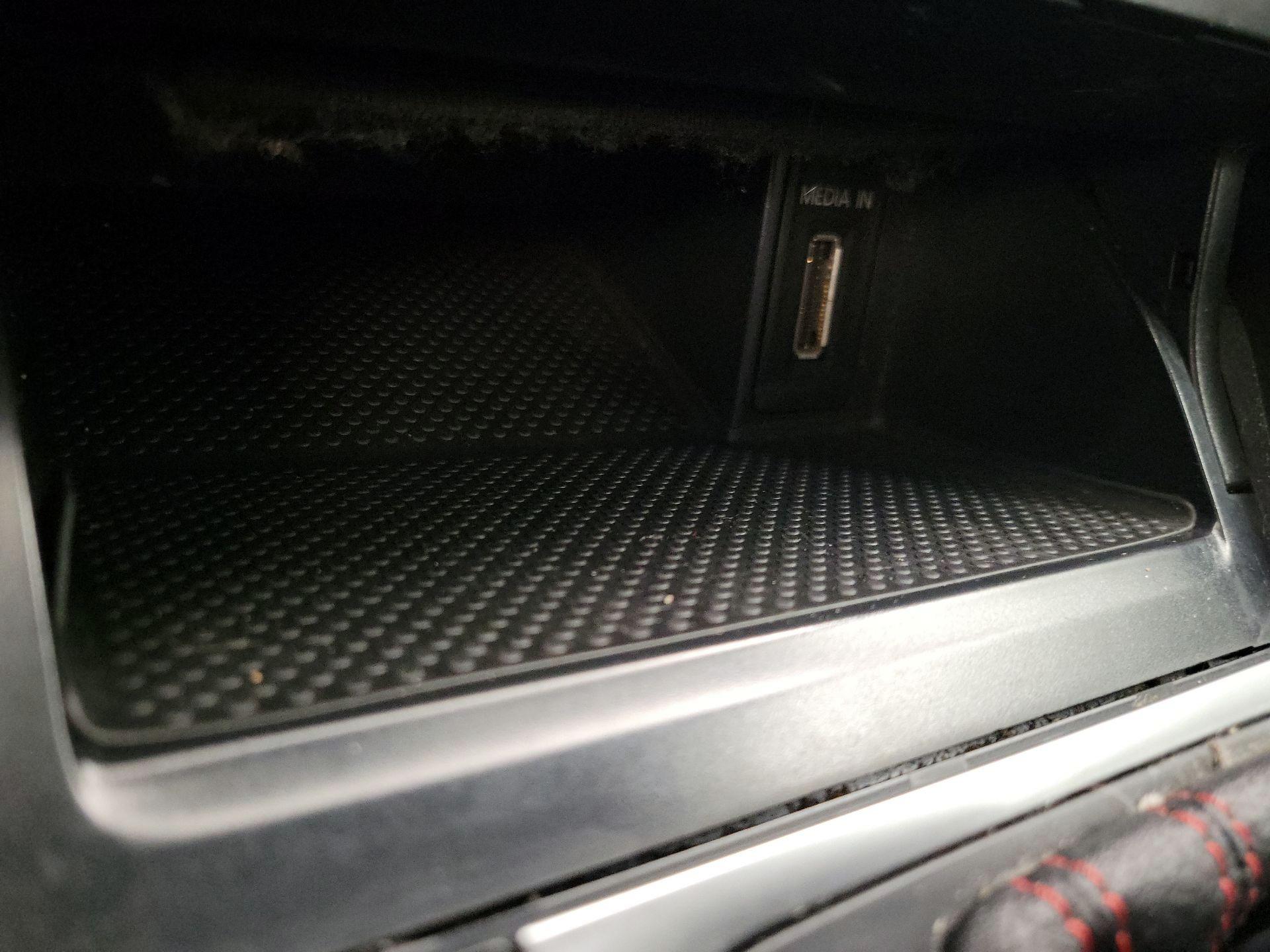 Thumbnail: 2015 Volkswagen Golf - 18