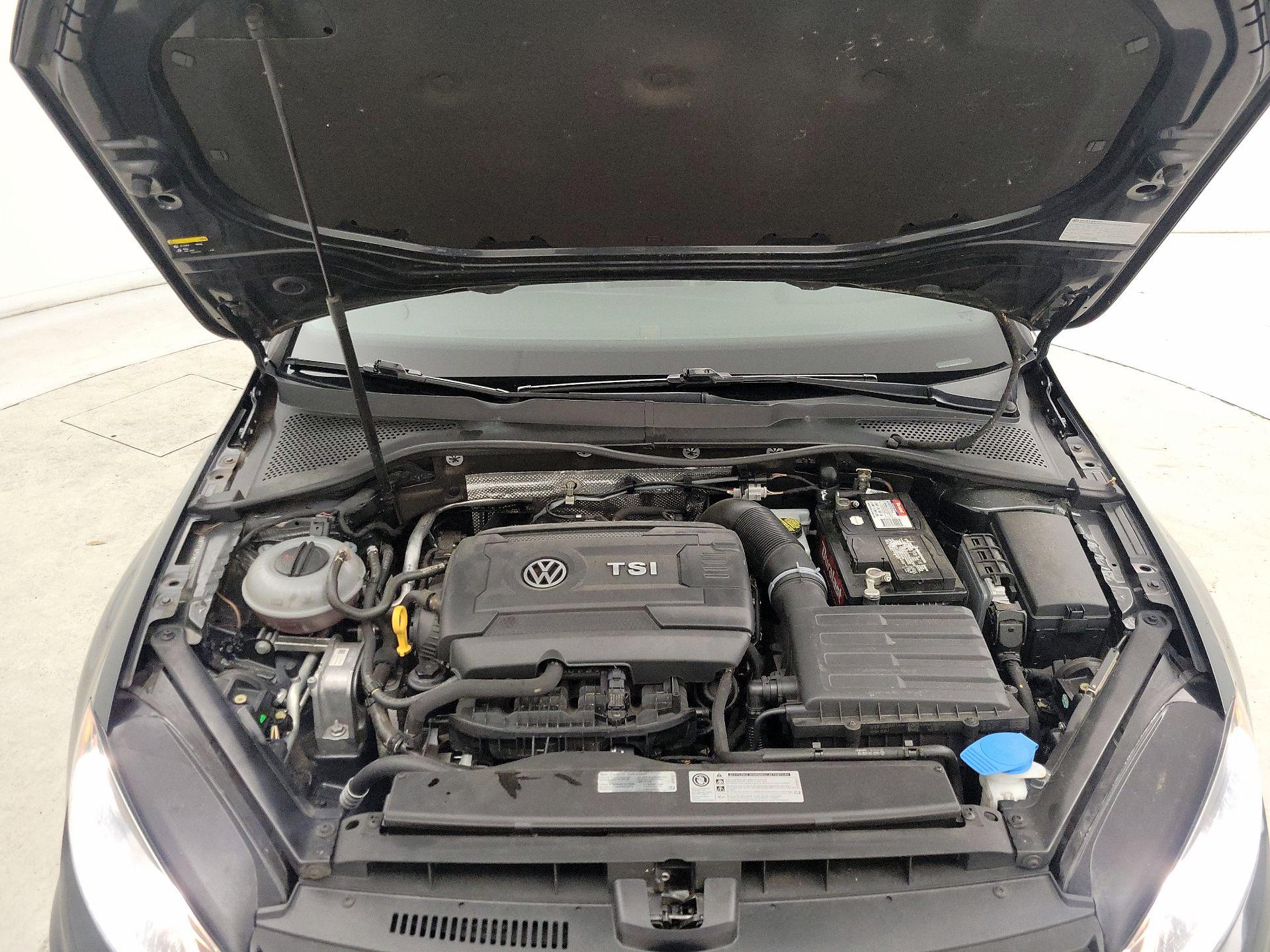 Thumbnail: 2015 Volkswagen Golf - 20