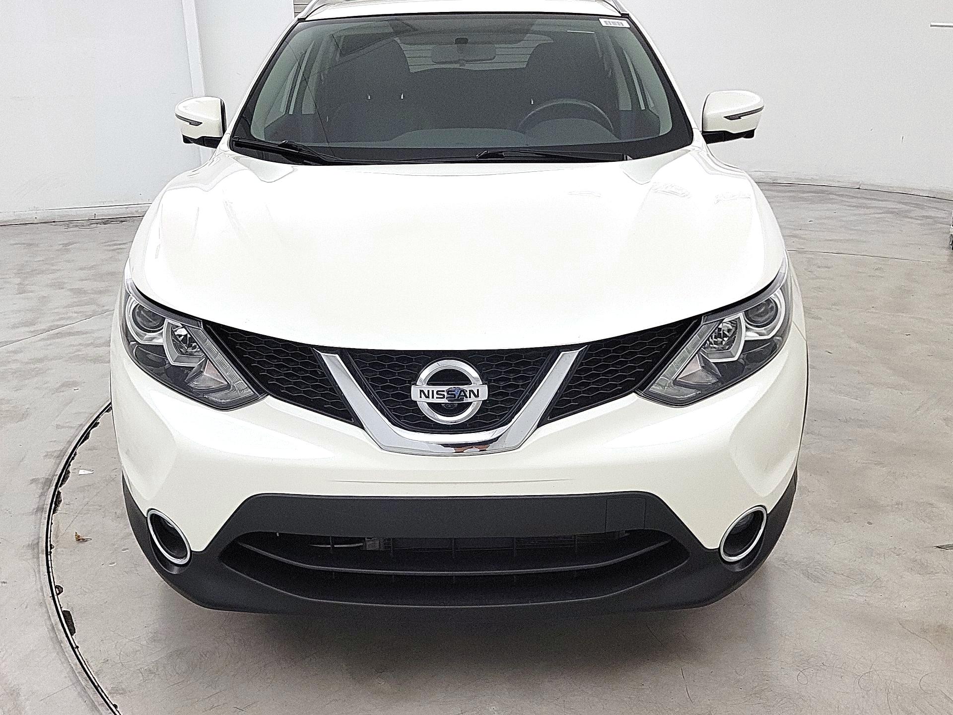 Thumbnail: 2017 Nissan Rogue Sport - 2