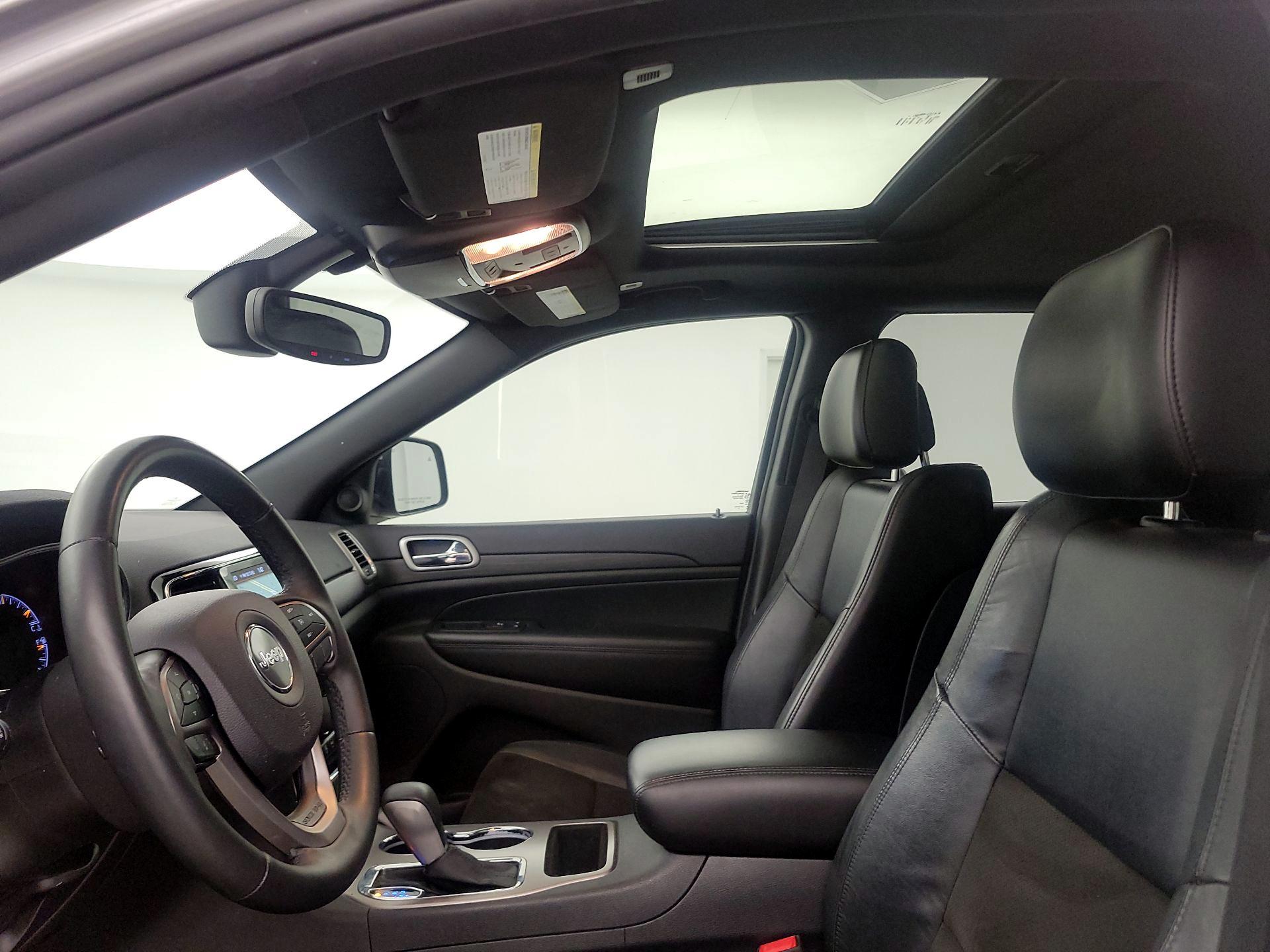 Thumbnail: 2019 Jeep Grand Cherokee - 18