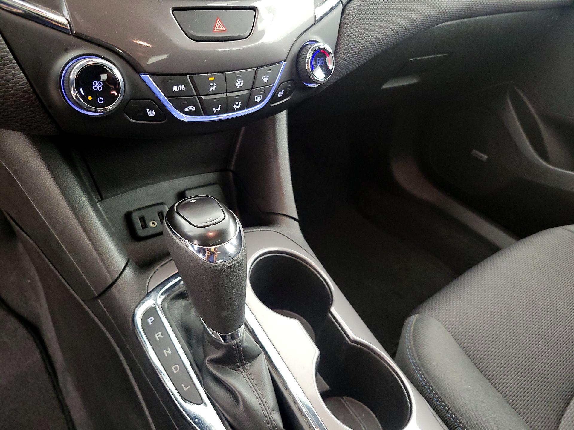 Thumbnail: 2019 Chevrolet Cruze - 14