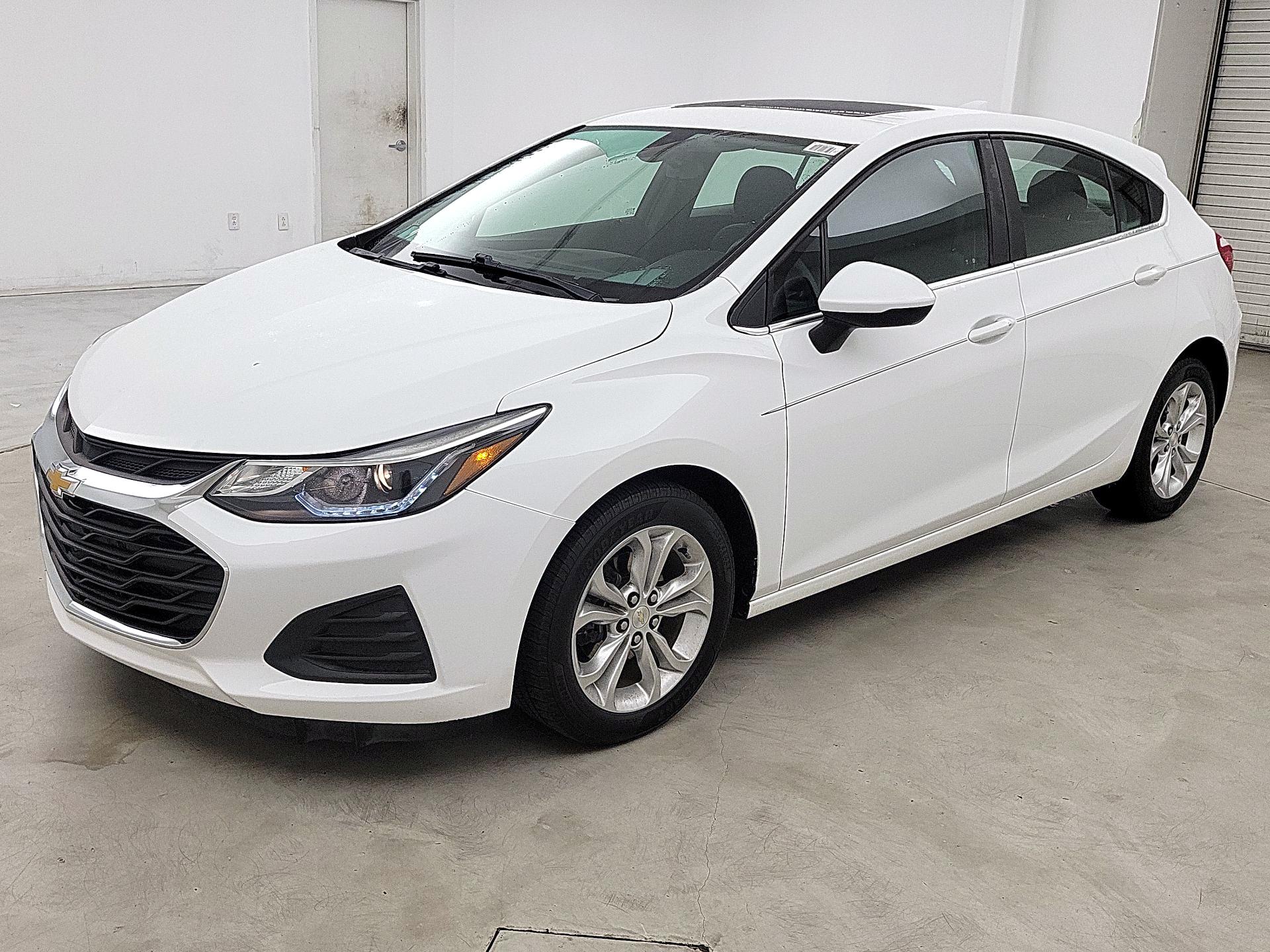 Thumbnail: 2019 Chevrolet Cruze - 3