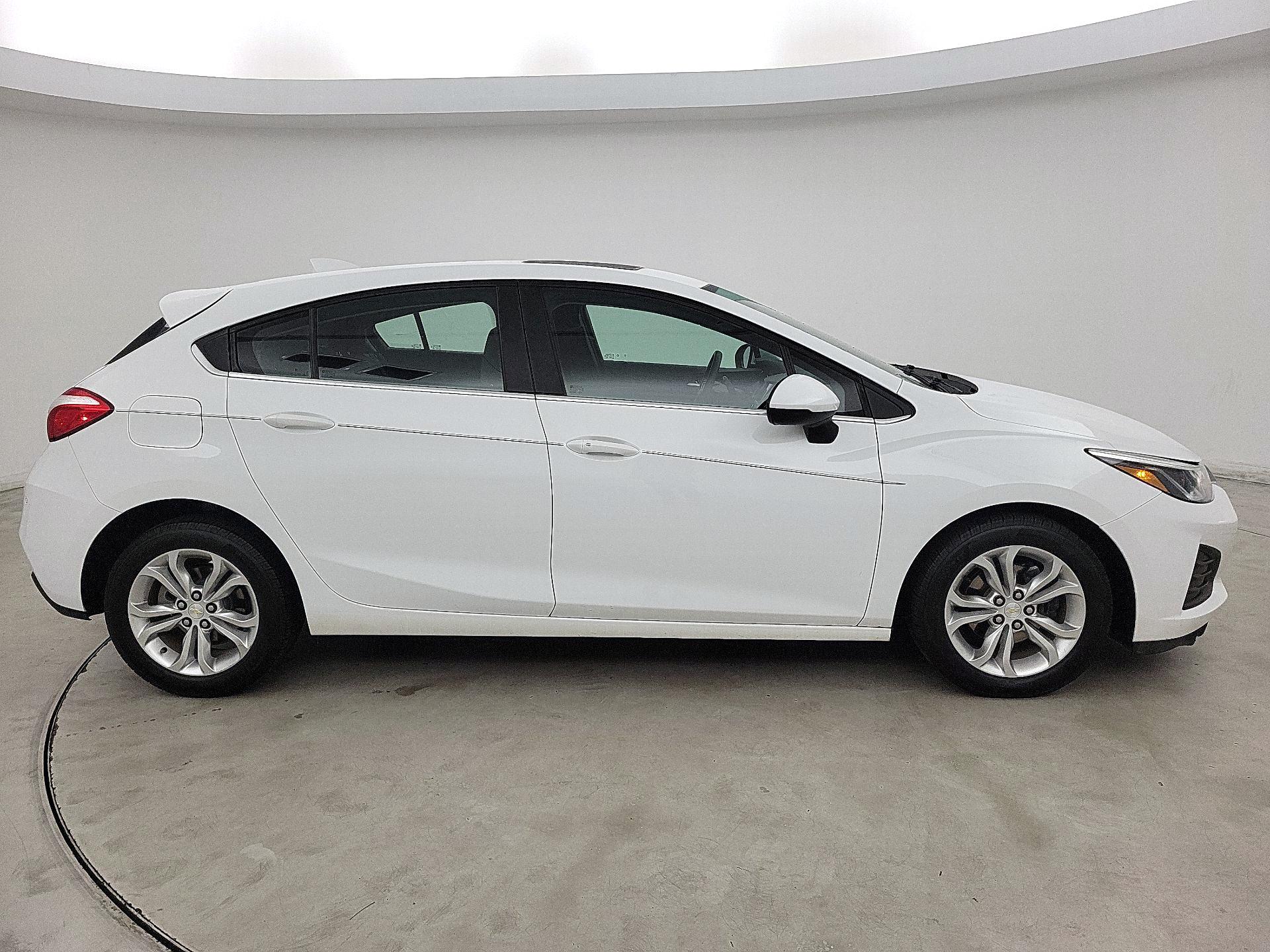 Thumbnail: 2019 Chevrolet Cruze - 4