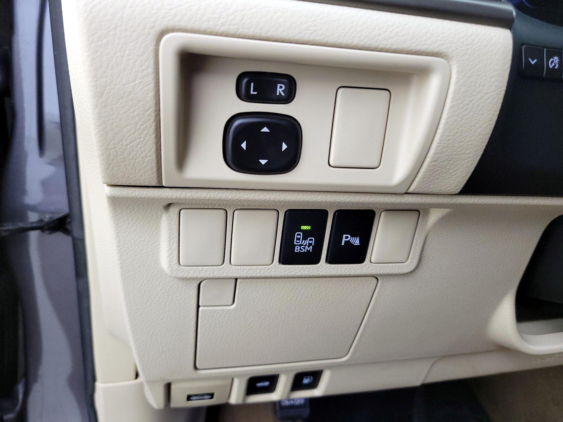 Thumbnail: 2014 Lexus ES - 13