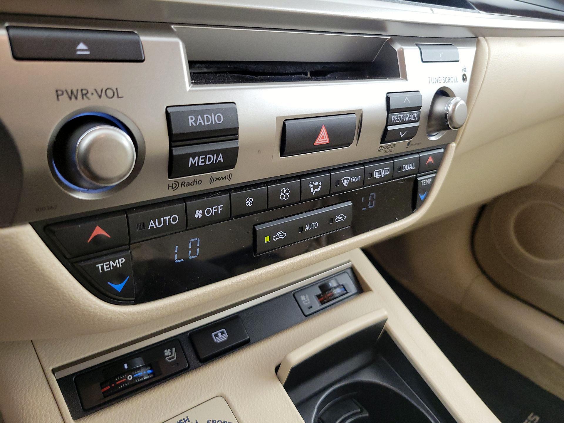 Thumbnail: 2014 Lexus ES - 17
