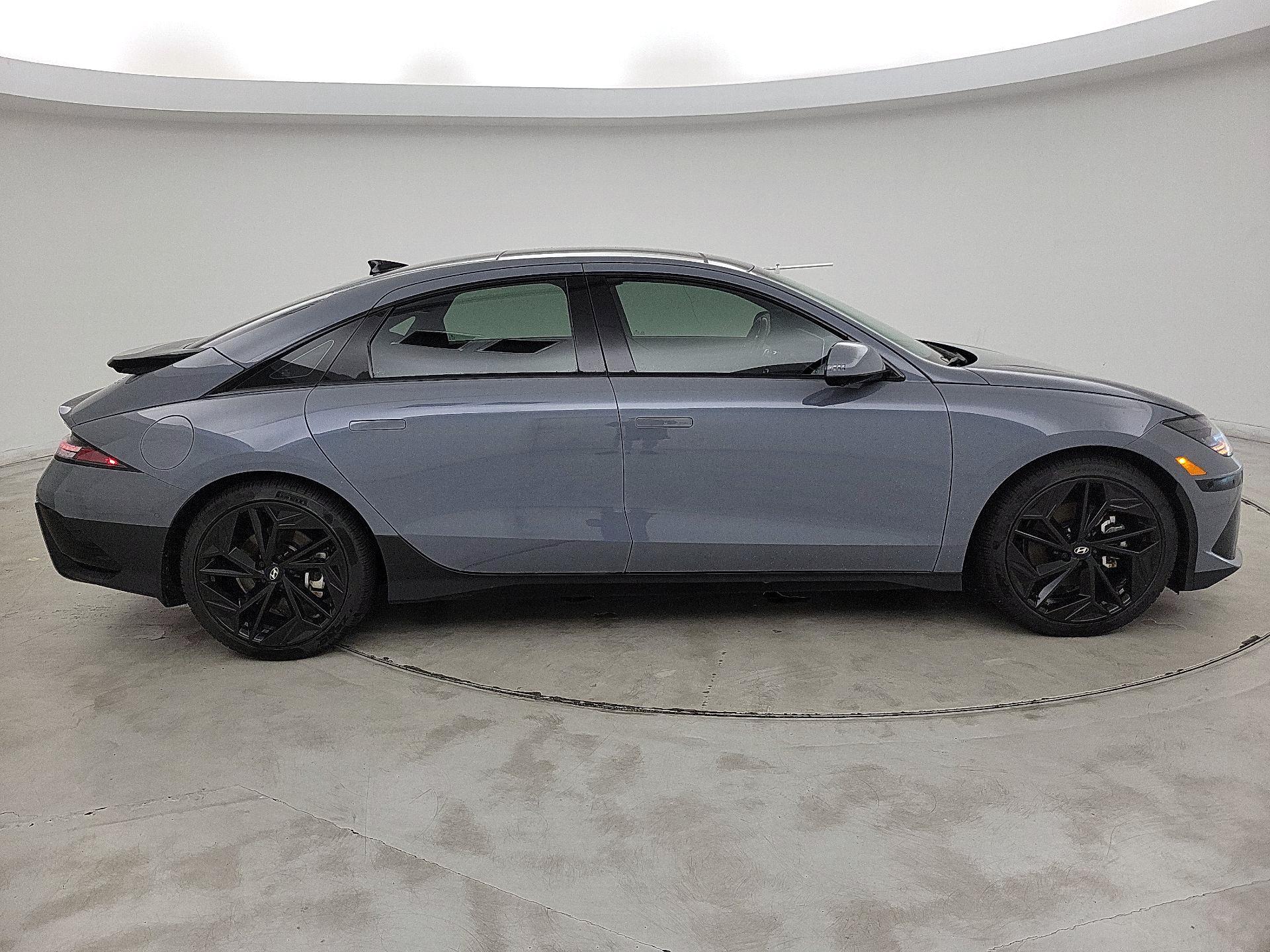 Thumbnail: 2023 Hyundai Ioniq 6 - 4