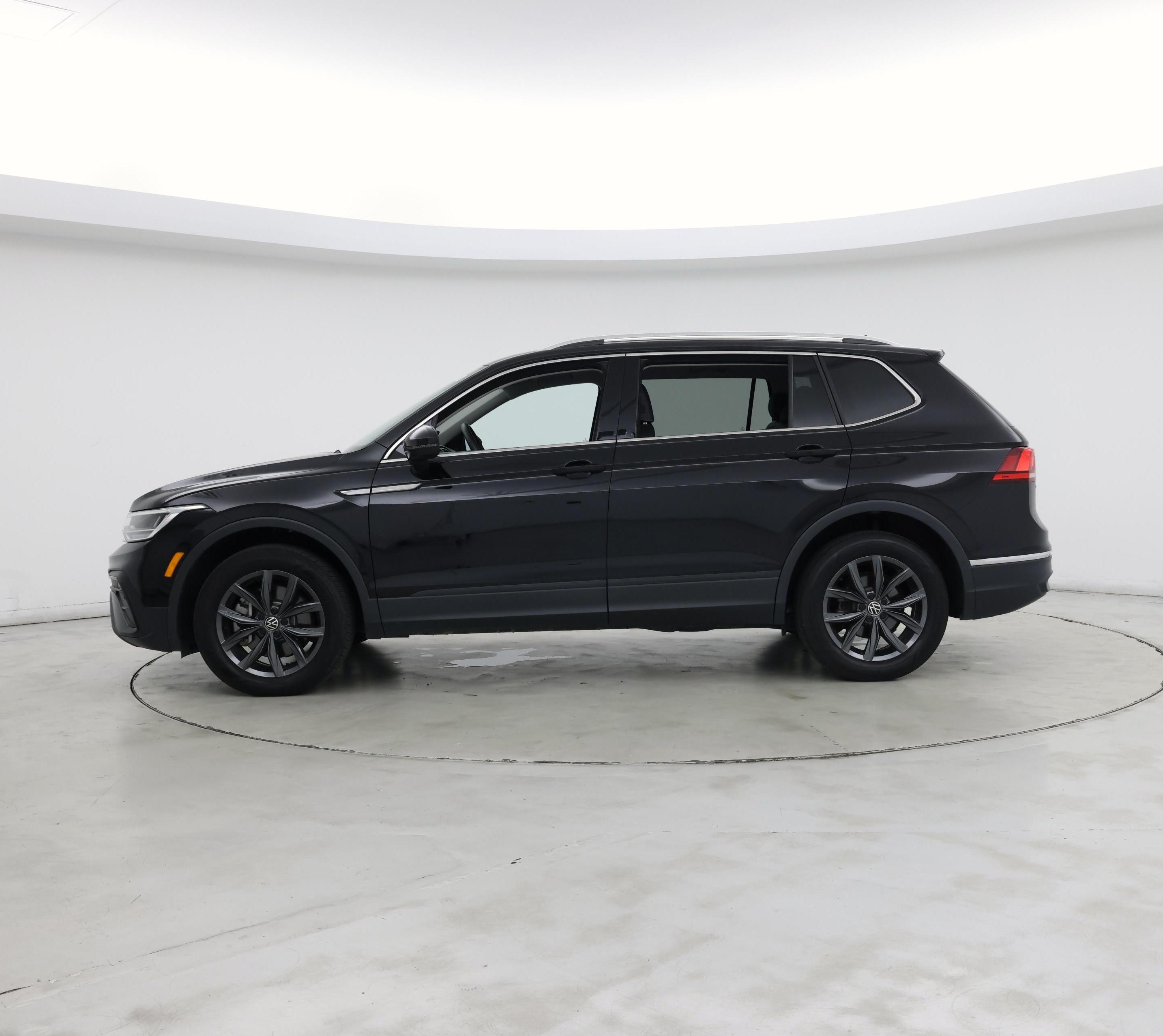 Thumbnail: 2023 Volkswagen Tiguan - 3