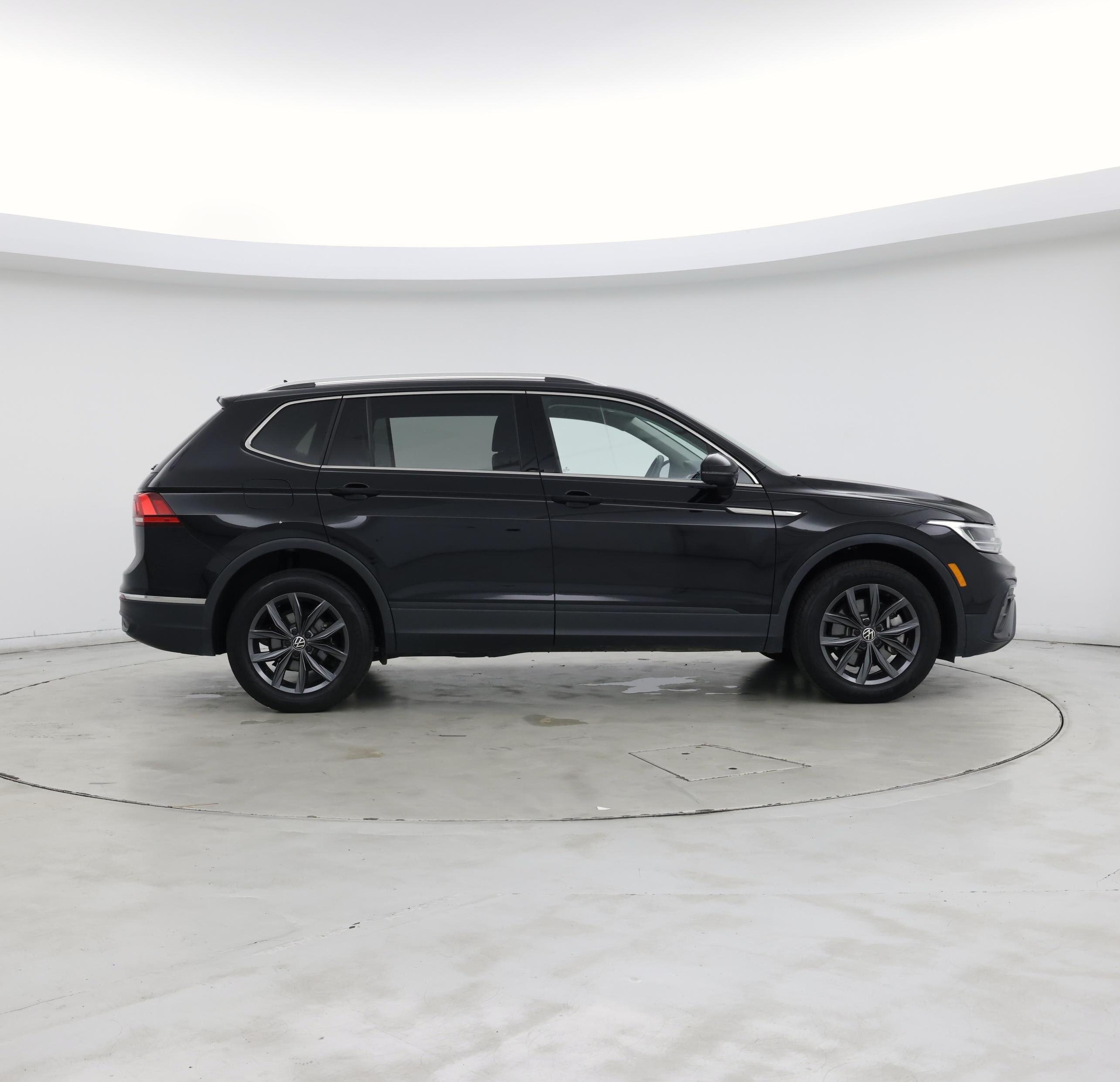 Thumbnail: 2023 Volkswagen Tiguan - 7