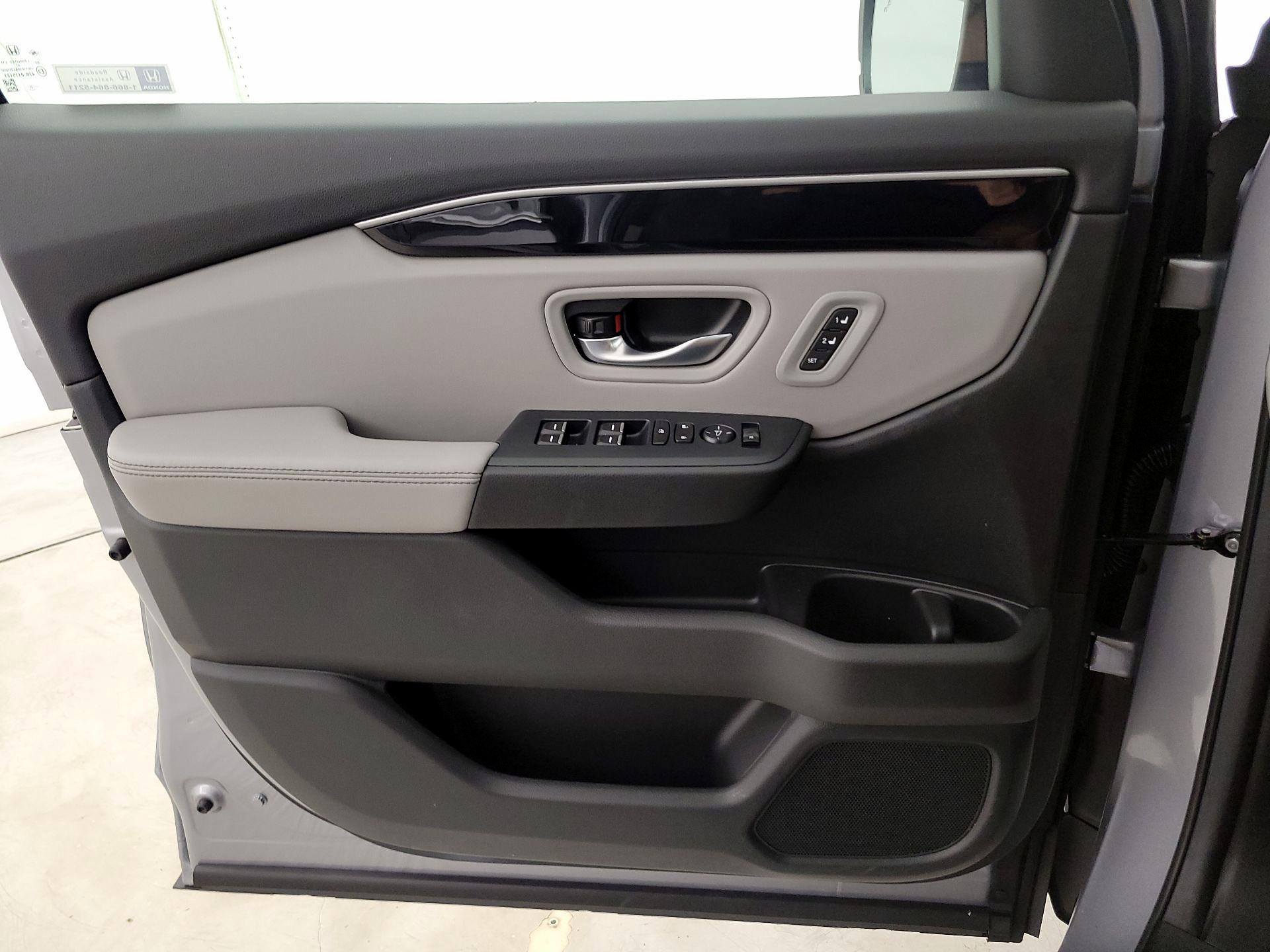 Thumbnail: 2025 Honda Pilot - 10