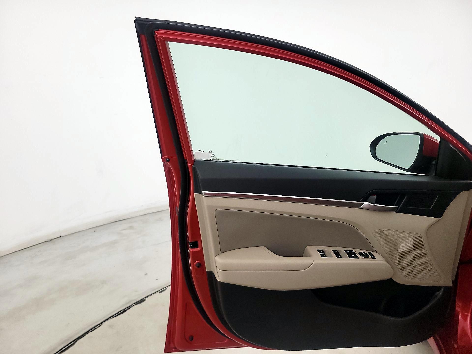 Thumbnail: 2020 Hyundai Elantra - 12