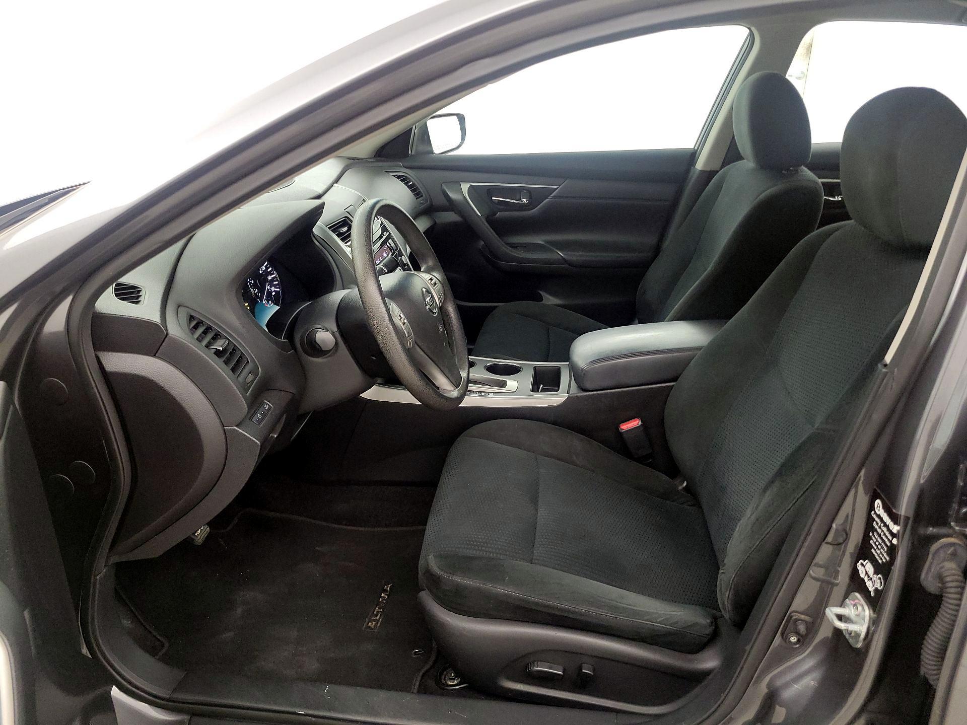 Thumbnail: 2015 Nissan Altima - 9
