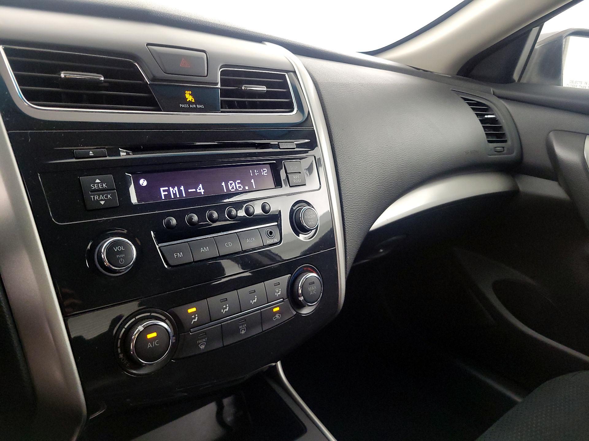 Thumbnail: 2015 Nissan Altima - 12