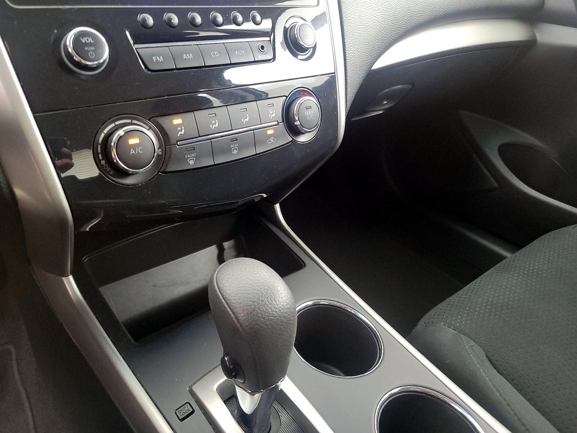 Thumbnail: 2015 Nissan Altima - 13