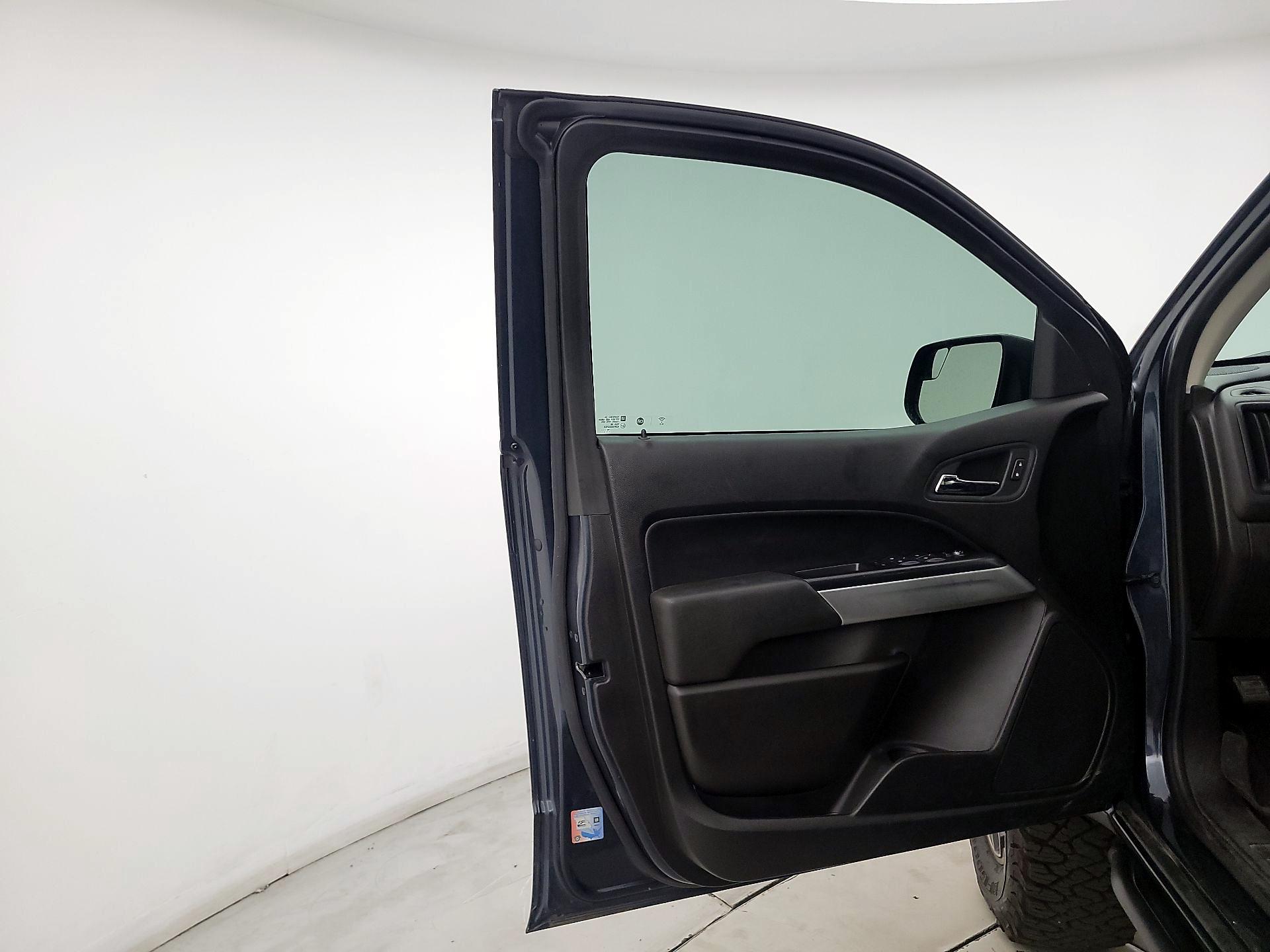 Thumbnail: 2019 Chevrolet Colorado - 10
