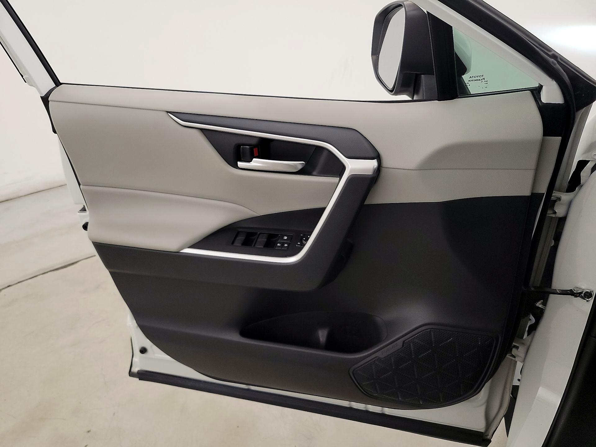 Thumbnail: 2021 Toyota RAV4 - 12