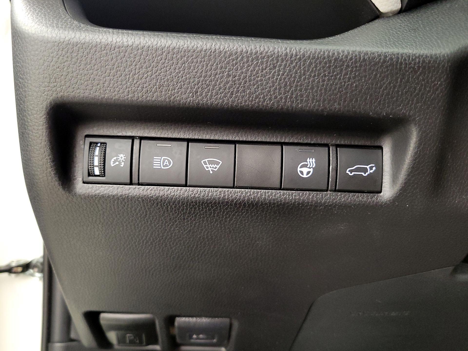 Thumbnail: 2021 Toyota RAV4 - 13