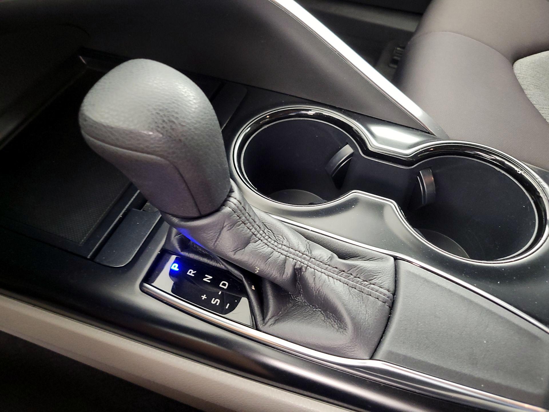 Thumbnail: 2019 Toyota Camry - 15
