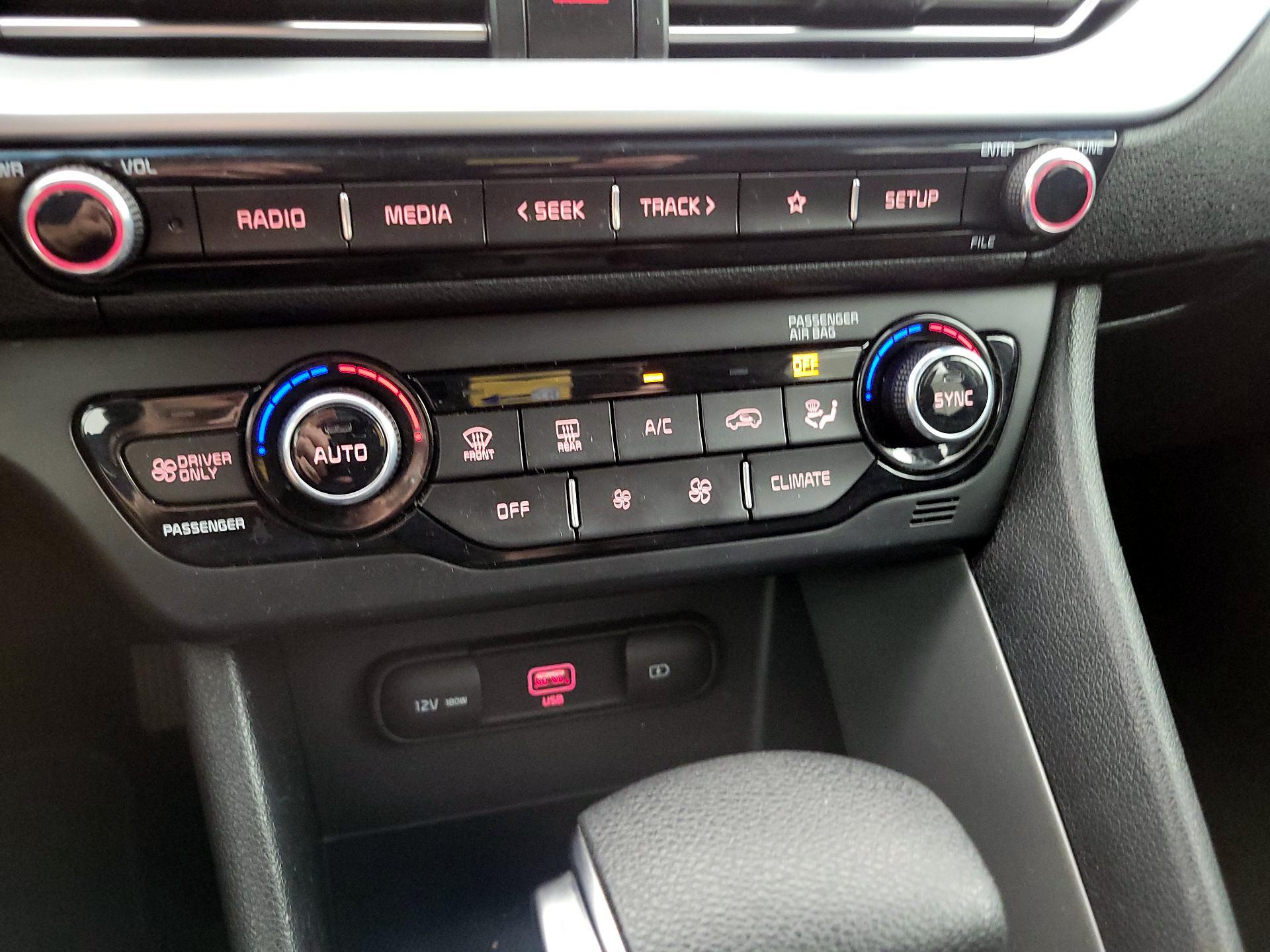 Thumbnail: 2020 Kia Niro - 14