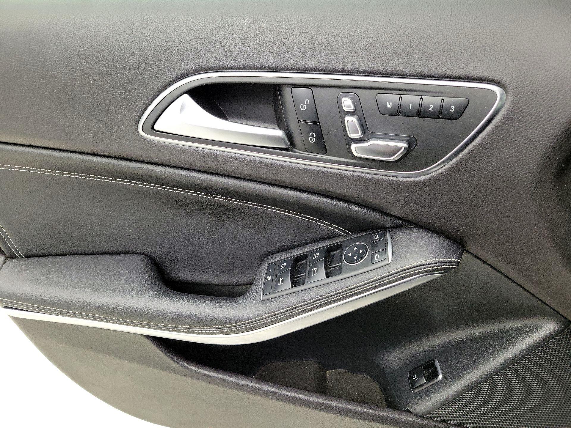 Thumbnail: 2018 Mercedes-Benz GLA - 12