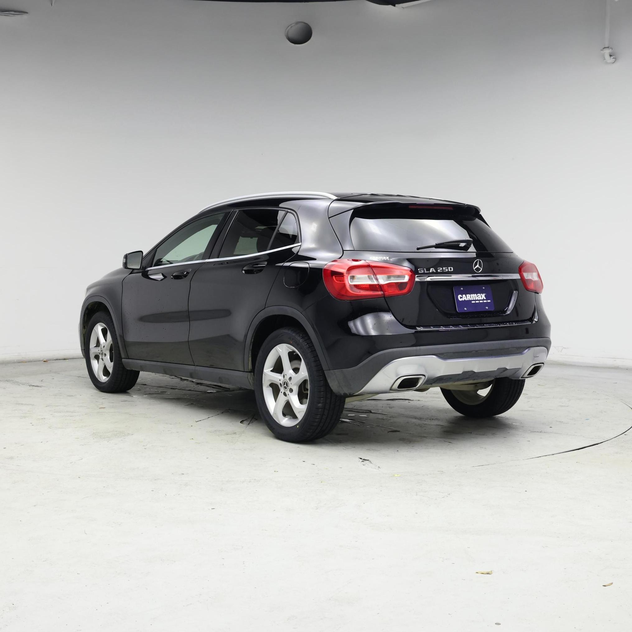 Thumbnail: 2018 Mercedes-Benz GLA - 2