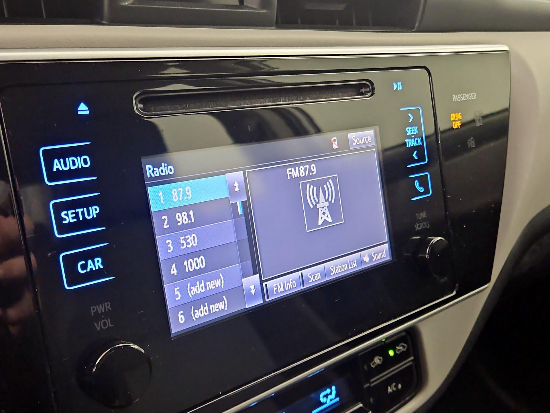 Thumbnail: 2017 Toyota Corolla - 15