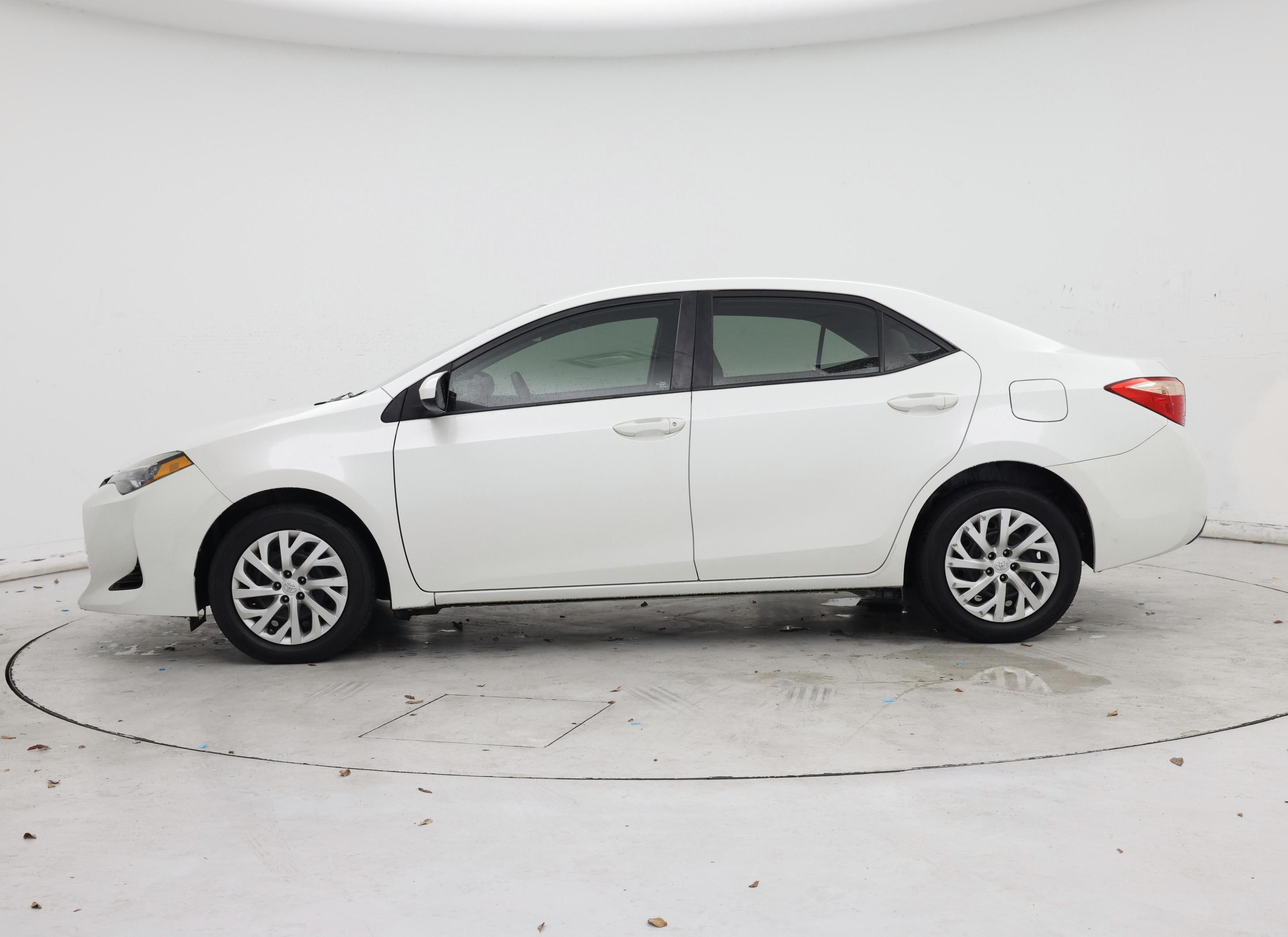 Thumbnail: 2017 Toyota Corolla - 3