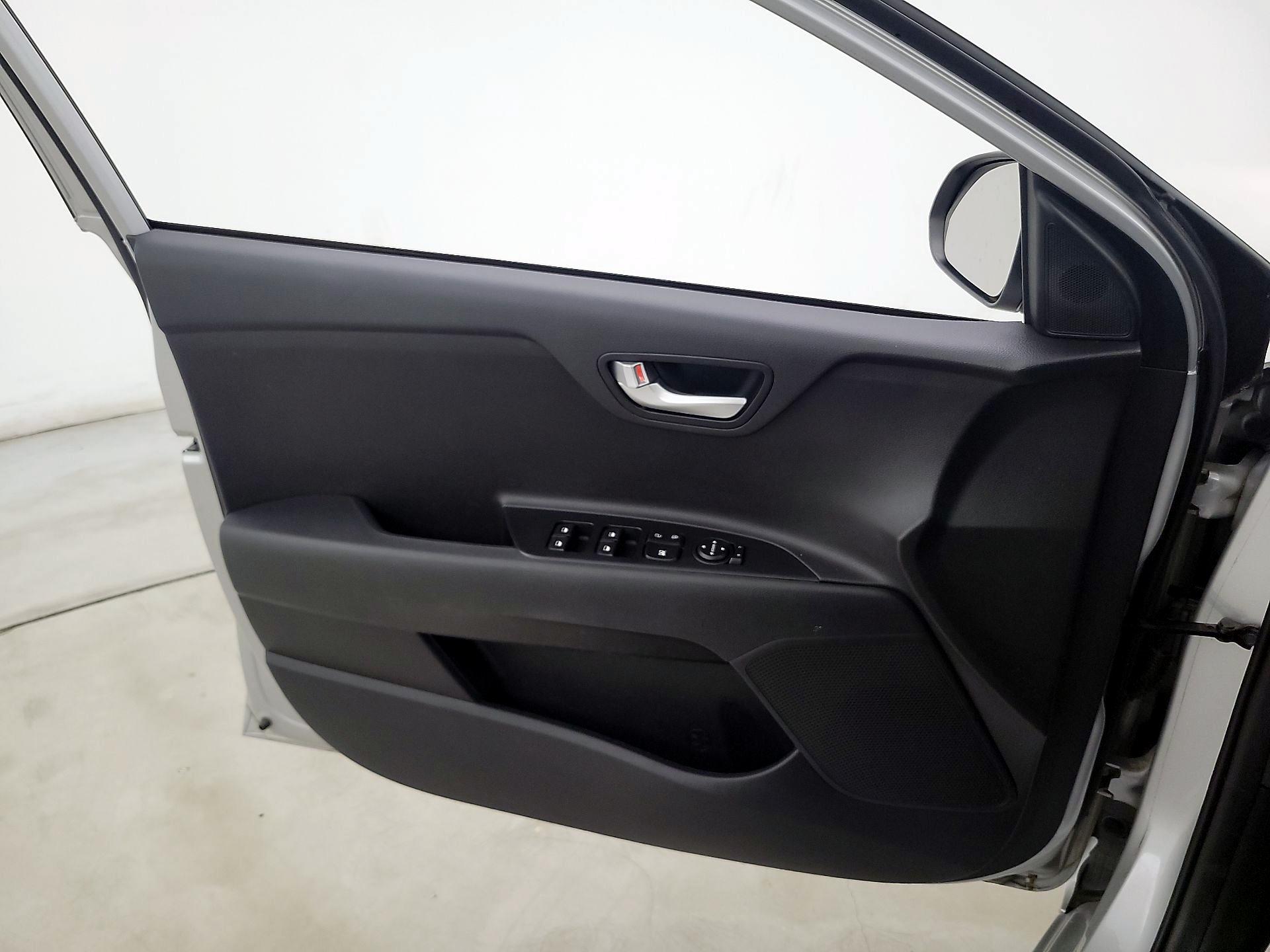 Thumbnail: 2020 Kia Rio - 12
