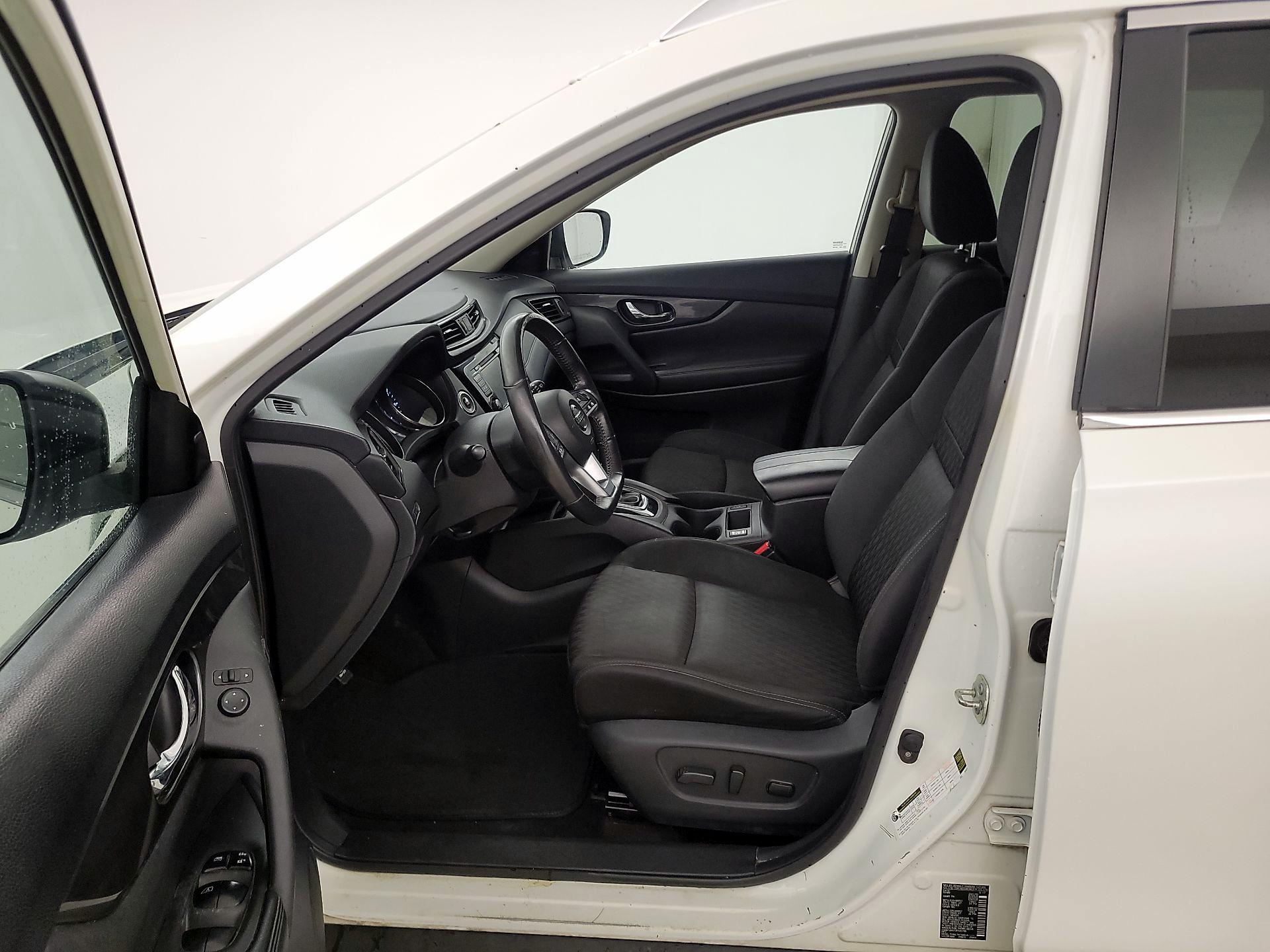 Thumbnail: 2018 Nissan Rogue - 9