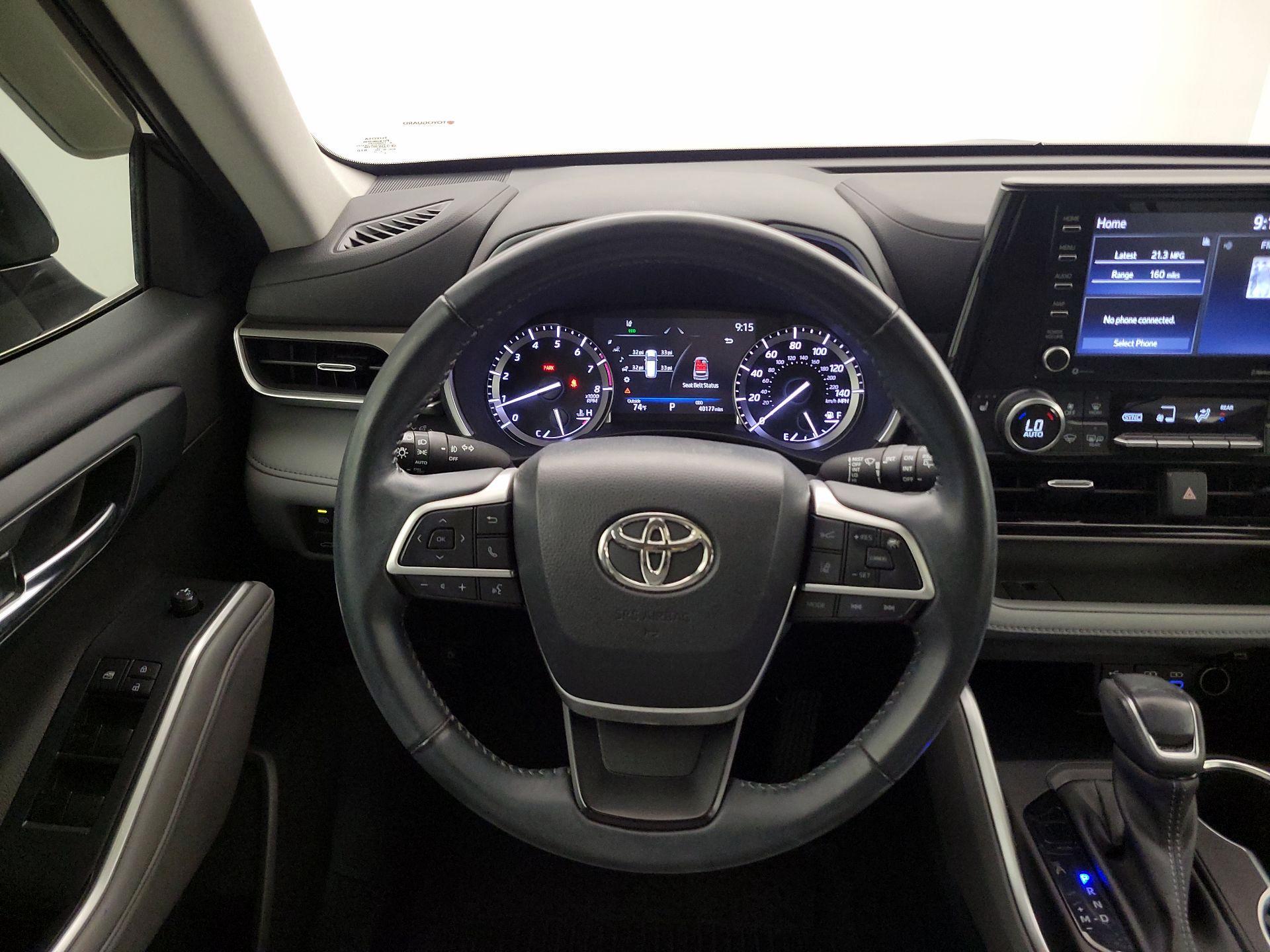 Thumbnail: 2022 Toyota Highlander - 10