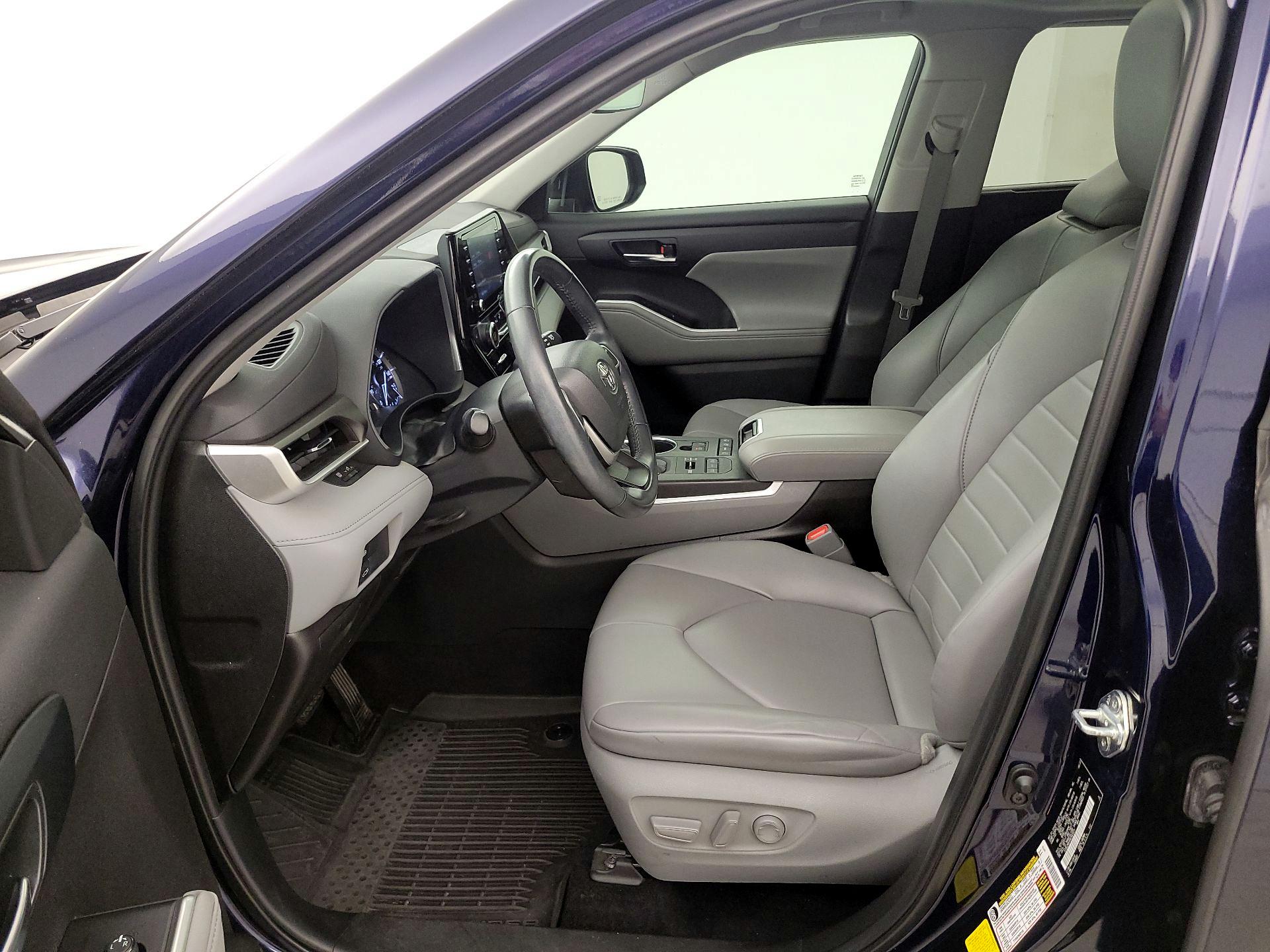 Thumbnail: 2022 Toyota Highlander - 11