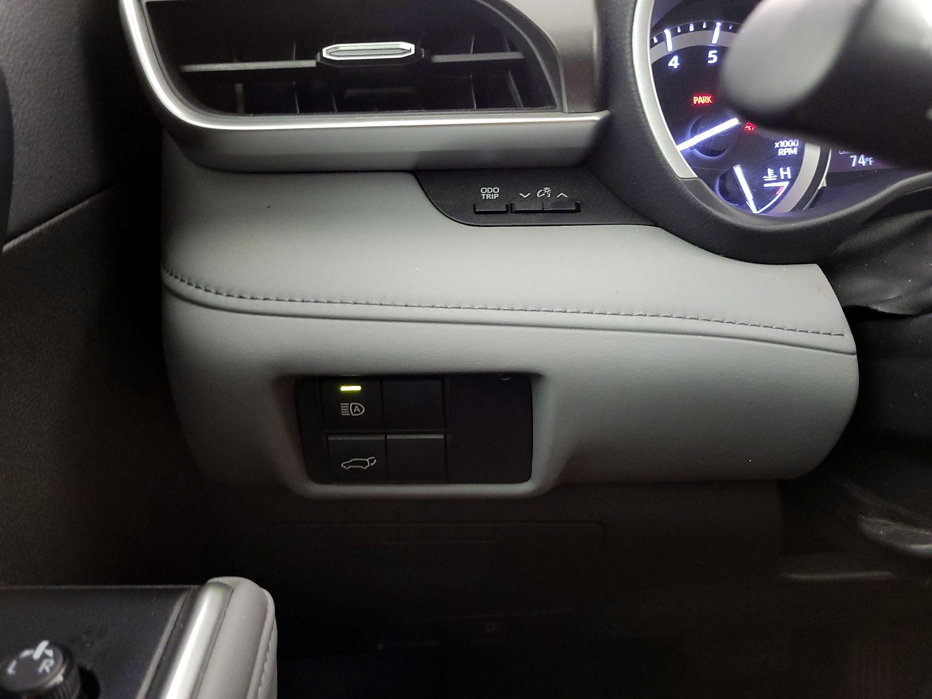 Thumbnail: 2022 Toyota Highlander - 13