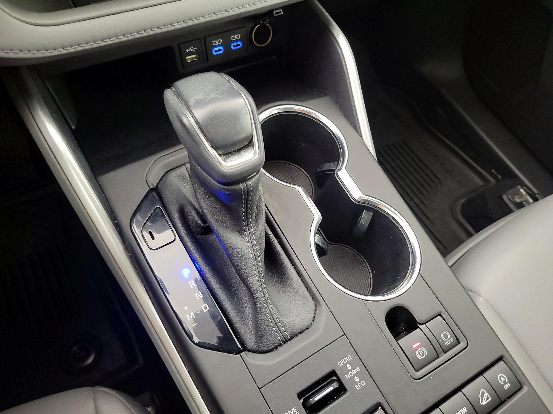 Thumbnail: 2022 Toyota Highlander - 17